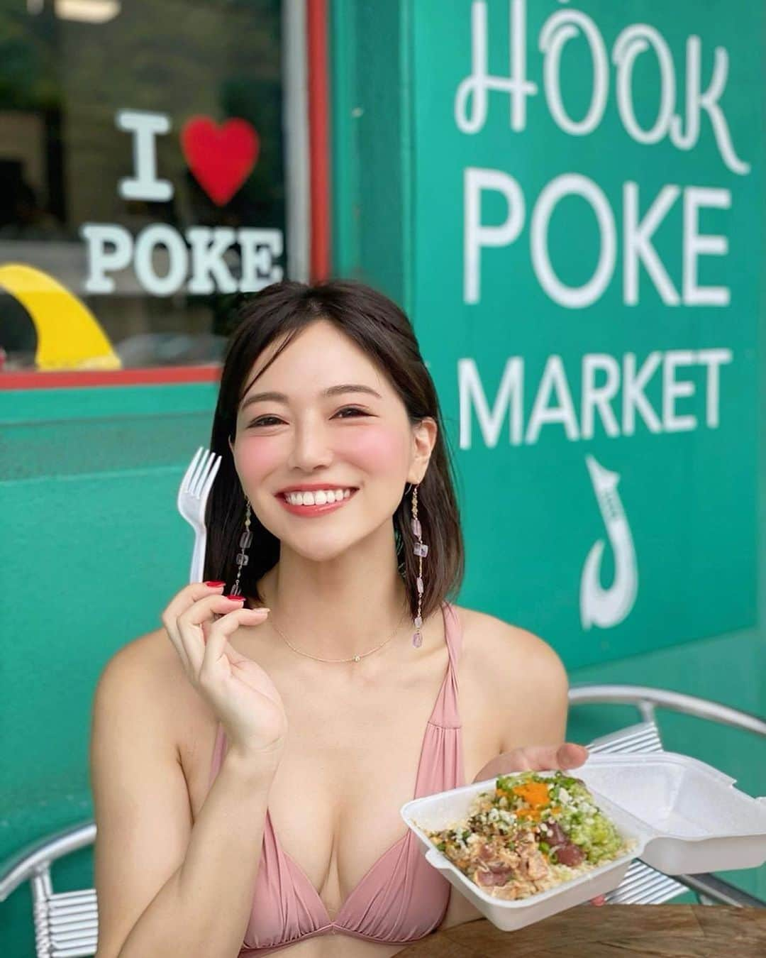 美女美容事情さんのインスタグラム写真 - (美女美容事情Instagram)「《人生で一番の味💕🐟》⠀ *⠀ リポストを使って、素敵な写真📷✨を投稿されてる方を紹介させて頂く⠀⠀⠀⠀ 【💄美女美容事情💅】のコーナーです✨⠀ *⠀⠀⠀⠀⠀⠀⠀ いいねやコメント、フォローして応援してね❤︎🥰🎶⁣⠀ *⠀⠀⠀⠀⠀⠀⠀ 今回ご紹介させて頂きますのは❤︎⠀ 石井 里奈さん< @ri7tin1025 >の素敵なお写真📸⠀ *⠀ ハワイで食べたアヒポキ丼が間違いなく人生で一番のアヒポキ丼だったそうです💕見た目からして美味しそう😋⠀ 笑顔に癒されます😊⠀ *⠀⠀ 石井 里奈さんのアカウントには他にも素晴らしい投稿が沢山ありますので是非覗いてみてくださいね💁‍♀️💙⠀ *⠀⠀ 石井 里奈さん< @ri7tin1025 >⠀ 素敵な投稿ありがとうございました☺️📸✨⠀⠀⠀⠀⠀⠀⠀⠀ △▼△▼△▼△▼△▼△▼△▼△▼△▼⠀⠀⠀⠀⠀⠀⠀⠀⠀⠀⠀⠀⠀⠀⠀⠀⠀⠀⠀⠀⠀⠀⠀⠀⠀⠀⠀⠀⠀⠀⠀⠀⠀ ❤🧡💛「美女美容事情」💚💙💜⠀⠀⠀⠀⠀⠀⠀⠀⠀⠀⠀⠀⠀⠀⠀ 👇掲載ご希望の方は👇⠀⠀⠀⠀⠀⠀⠀⠀⠀⠀⠀⠀⠀⠀⠀⠀ @b_b_j.jタグ付けと🖤 # ビジョビ⠀🖤⠀⠀⠀⠀⠀⠀⠀⠀⠀⠀⠀⠀⠀⠀⠀ をタグ付けお願いします✨⠀⠀⠀⠀⠀⠀⠀⠀⠀⠀⠀⠀⠀⠀⠀⠀ ――――――――――――――――⠀⠀⠀⠀⠀⠀⠀⠀⠀⠀⠀⠀⠀⠀⠀⠀⠀⠀⠀⠀⠀⠀⠀ ～姉妹アカウントのご紹介～⠀⠀⠀⠀⠀⠀⠀⠀⠀⠀⠀⠀⠀⠀⠀⠀⠀⠀⠀⠀⠀⠀⠀⠀⠀⠀⠀ ◇美容情報を紹介している«美女美容事情～Beauty～»⠀⠀⠀⠀⠀⠀⠀⠀⠀⠀⠀⠀⠀⠀⠀⠀⠀⠀⠀⠀⠀⠀⠀⠀⠀⠀ ( @b_b_j.j_b )⠀⠀⠀⠀⠀⠀⠀⠀⠀⠀⠀⠀⠀⠀⠀⠀⠀⠀⠀⠀⠀⠀⠀⠀⠀⠀⠀ ◇美しい旅スポット紹介をしている«美 spot»⠀⠀⠀⠀⠀⠀⠀⠀⠀⠀⠀⠀⠀⠀⠀⠀⠀⠀⠀⠀⠀⠀⠀⠀⠀ ( @b__spo )⠀⠀ ⠀⠀⠀⠀⠀⠀⠀⠀⠀⠀⠀⠀ よかったらこちらも覗いてみてね✨⠀ ――――――――――――――――⠀⠀⠀ #OffTheHookPokeMarket #manoa ⠀ #マノア #スタバ ⠀ #スターバックス #アヒポキ丼 ⠀ #poke #ahipoke ⠀ #ハワイグルメ #bikini #水着 ⠀ #ビキニ #スタイル抜群 ⠀ #くびれ ⠀ #starbucks #ハワイ ⠀ #ハワイ旅行 #hawaii ⠀ #ハワイ観光 #pokebowl ⠀ #aloha #hawaiistagram ⠀ #visithawaii #hawaiilife ⠀ #hawaiitrip #丼 ⠀ #japanesegirl #japanese」1月7日 12時18分 - b_b_j.j