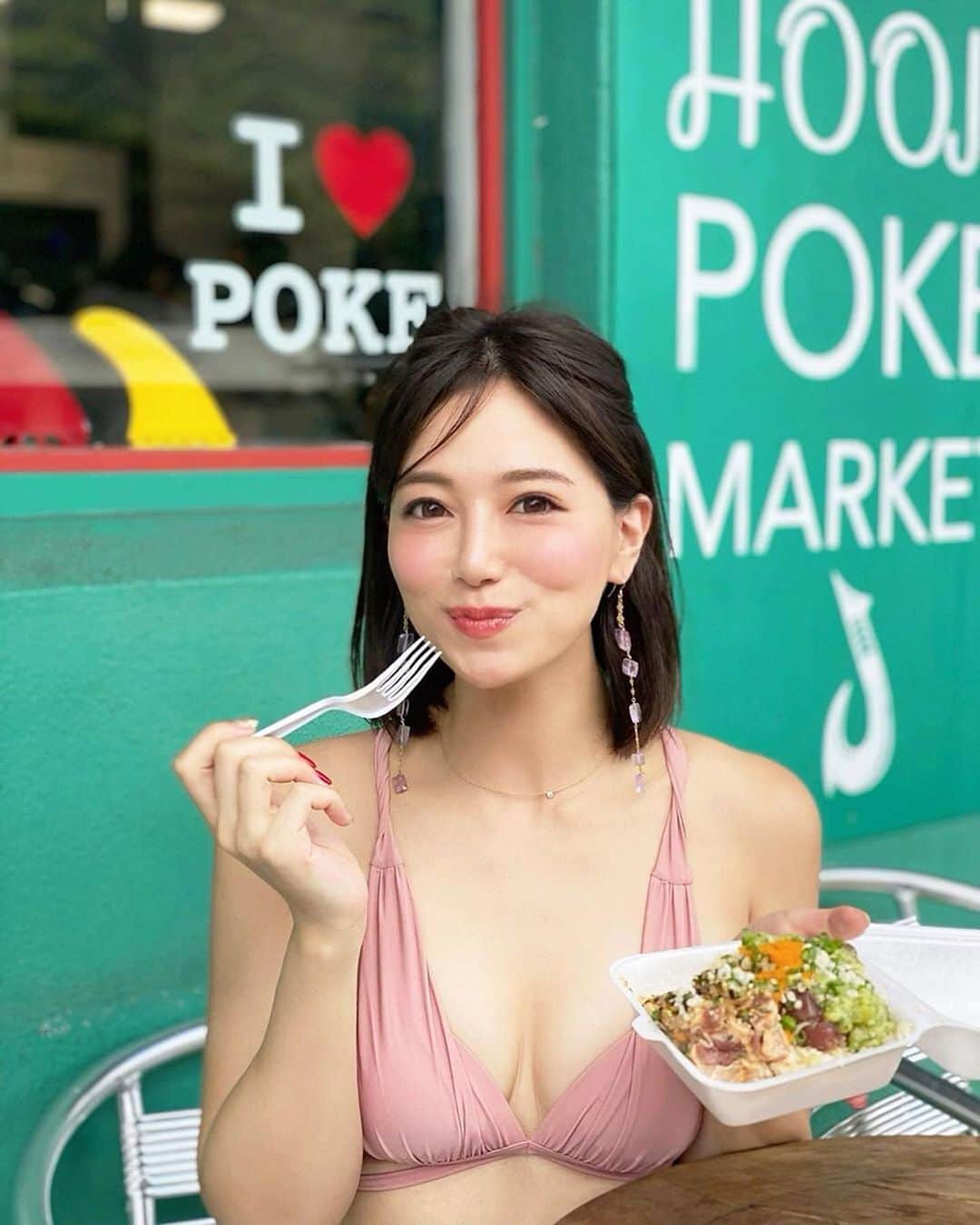 美女美容事情さんのインスタグラム写真 - (美女美容事情Instagram)「《人生で一番の味💕🐟》⠀ *⠀ リポストを使って、素敵な写真📷✨を投稿されてる方を紹介させて頂く⠀⠀⠀⠀ 【💄美女美容事情💅】のコーナーです✨⠀ *⠀⠀⠀⠀⠀⠀⠀ いいねやコメント、フォローして応援してね❤︎🥰🎶⁣⠀ *⠀⠀⠀⠀⠀⠀⠀ 今回ご紹介させて頂きますのは❤︎⠀ 石井 里奈さん< @ri7tin1025 >の素敵なお写真📸⠀ *⠀ ハワイで食べたアヒポキ丼が間違いなく人生で一番のアヒポキ丼だったそうです💕見た目からして美味しそう😋⠀ 笑顔に癒されます😊⠀ *⠀⠀ 石井 里奈さんのアカウントには他にも素晴らしい投稿が沢山ありますので是非覗いてみてくださいね💁‍♀️💙⠀ *⠀⠀ 石井 里奈さん< @ri7tin1025 >⠀ 素敵な投稿ありがとうございました☺️📸✨⠀⠀⠀⠀⠀⠀⠀⠀ △▼△▼△▼△▼△▼△▼△▼△▼△▼⠀⠀⠀⠀⠀⠀⠀⠀⠀⠀⠀⠀⠀⠀⠀⠀⠀⠀⠀⠀⠀⠀⠀⠀⠀⠀⠀⠀⠀⠀⠀⠀⠀ ❤🧡💛「美女美容事情」💚💙💜⠀⠀⠀⠀⠀⠀⠀⠀⠀⠀⠀⠀⠀⠀⠀ 👇掲載ご希望の方は👇⠀⠀⠀⠀⠀⠀⠀⠀⠀⠀⠀⠀⠀⠀⠀⠀ @b_b_j.jタグ付けと🖤 # ビジョビ⠀🖤⠀⠀⠀⠀⠀⠀⠀⠀⠀⠀⠀⠀⠀⠀⠀ をタグ付けお願いします✨⠀⠀⠀⠀⠀⠀⠀⠀⠀⠀⠀⠀⠀⠀⠀⠀ ――――――――――――――――⠀⠀⠀⠀⠀⠀⠀⠀⠀⠀⠀⠀⠀⠀⠀⠀⠀⠀⠀⠀⠀⠀⠀ ～姉妹アカウントのご紹介～⠀⠀⠀⠀⠀⠀⠀⠀⠀⠀⠀⠀⠀⠀⠀⠀⠀⠀⠀⠀⠀⠀⠀⠀⠀⠀⠀ ◇美容情報を紹介している«美女美容事情～Beauty～»⠀⠀⠀⠀⠀⠀⠀⠀⠀⠀⠀⠀⠀⠀⠀⠀⠀⠀⠀⠀⠀⠀⠀⠀⠀⠀ ( @b_b_j.j_b )⠀⠀⠀⠀⠀⠀⠀⠀⠀⠀⠀⠀⠀⠀⠀⠀⠀⠀⠀⠀⠀⠀⠀⠀⠀⠀⠀ ◇美しい旅スポット紹介をしている«美 spot»⠀⠀⠀⠀⠀⠀⠀⠀⠀⠀⠀⠀⠀⠀⠀⠀⠀⠀⠀⠀⠀⠀⠀⠀⠀ ( @b__spo )⠀⠀ ⠀⠀⠀⠀⠀⠀⠀⠀⠀⠀⠀⠀ よかったらこちらも覗いてみてね✨⠀ ――――――――――――――――⠀⠀⠀ #OffTheHookPokeMarket #manoa ⠀ #マノア #スタバ ⠀ #スターバックス #アヒポキ丼 ⠀ #poke #ahipoke ⠀ #ハワイグルメ #bikini #水着 ⠀ #ビキニ #スタイル抜群 ⠀ #くびれ ⠀ #starbucks #ハワイ ⠀ #ハワイ旅行 #hawaii ⠀ #ハワイ観光 #pokebowl ⠀ #aloha #hawaiistagram ⠀ #visithawaii #hawaiilife ⠀ #hawaiitrip #丼 ⠀ #japanesegirl #japanese」1月7日 12時18分 - b_b_j.j