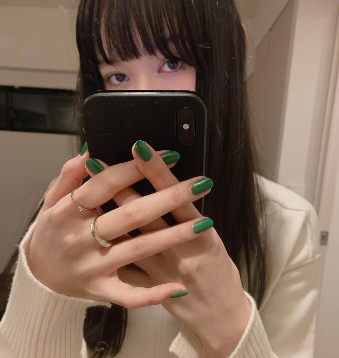 shihori.kathleenのインスタグラム：「👁👁. 🦎  2020のラッキーカラーはグリーンにする 花之枝は花と枝があるから葉っぱをつけるのだ🌿」