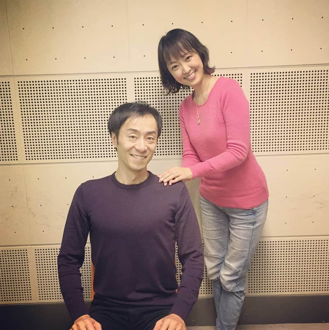 伊勢みずほさんのインスタグラム写真 - (伊勢みずほInstagram)「今年初めての火曜日ごきげんアワー✨リスナーの皆さん✨今年もよろしくお願いいたします☺️ テーマ「家族写真」で撮ったのにぜんっぜん夫婦にも家族にも見えないのは何故なのか。。。 #bsn #ラジオ #ごきげんアワー  #生放送 #近藤丈靖 #伊勢みずほ #アナウンサー #パーソナリティー #今年もよろしくお願いいたします #家族写真 #人間関係 #エトセトラ」1月7日 12時38分 - isemizuhoo