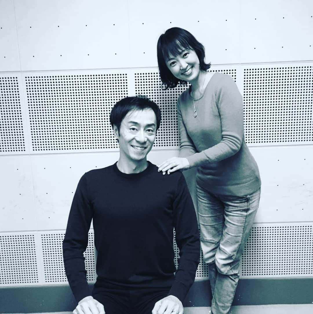 伊勢みずほさんのインスタグラム写真 - (伊勢みずほInstagram)「今年初めての火曜日ごきげんアワー✨リスナーの皆さん✨今年もよろしくお願いいたします☺️ テーマ「家族写真」で撮ったのにぜんっぜん夫婦にも家族にも見えないのは何故なのか。。。 #bsn #ラジオ #ごきげんアワー  #生放送 #近藤丈靖 #伊勢みずほ #アナウンサー #パーソナリティー #今年もよろしくお願いいたします #家族写真 #人間関係 #エトセトラ」1月7日 12時38分 - isemizuhoo