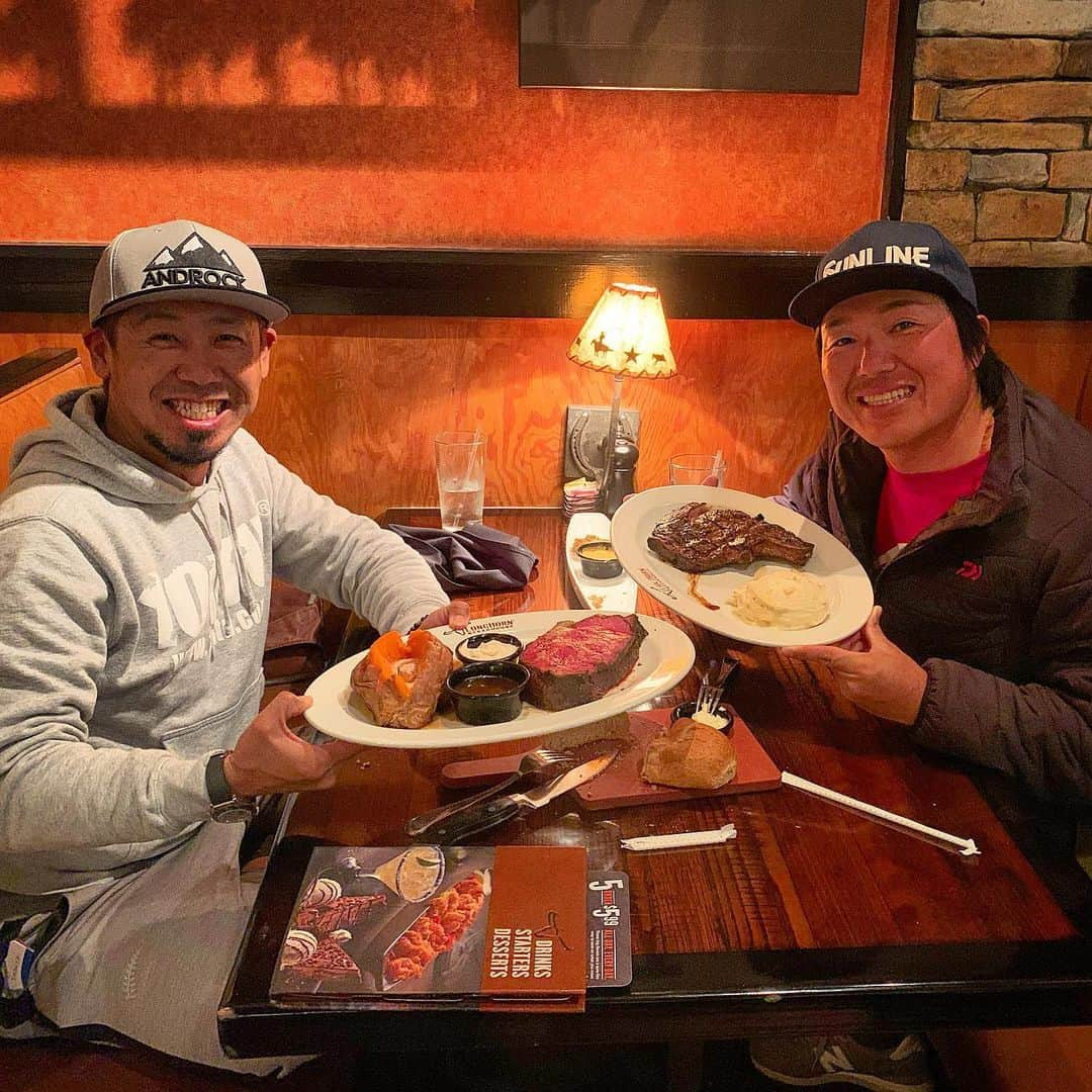 伊豫部健さんのインスタグラム写真 - (伊豫部健Instagram)「I'm having dinner with my friend @daisuke.kita.5  I had a good time👍  無事にフロリダ到着し、後輩の北プロから晩御飯のお誘い♬ 一緒にステーキ🥩を食べにきました👍 最高に美味かった👍  @10ftu_kiob_smpfishing @10tenfeetunder_kiob @ken_iyobe @obick_55 @zhanna_smpfishing @takatakap10kiob @yocchi_10ftu @kattobi_iyobe @autogarage_omy @shimanofishing_jp @gary_international_kk @sunline_japan @sns_hayabusa @talex_fishing @ringstar_1889 #iyoken #kiob #イヨケン #伊豫部健 #フロリダ州 #レイクトホ #10ftu」1月7日 12時37分 - ken_iyobe