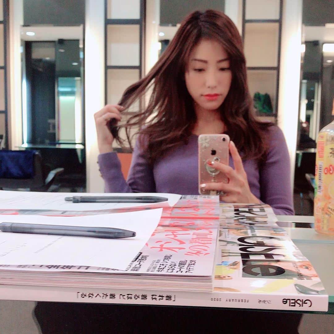 のインスタグラム：「これ、髪の毛染める前の少しピンクに戻ってる時の😌⭐️ ・ ・ #ヘアカラー#ヘアサロン#haircolor #表参道#青山#美容室 #サロンモデル」