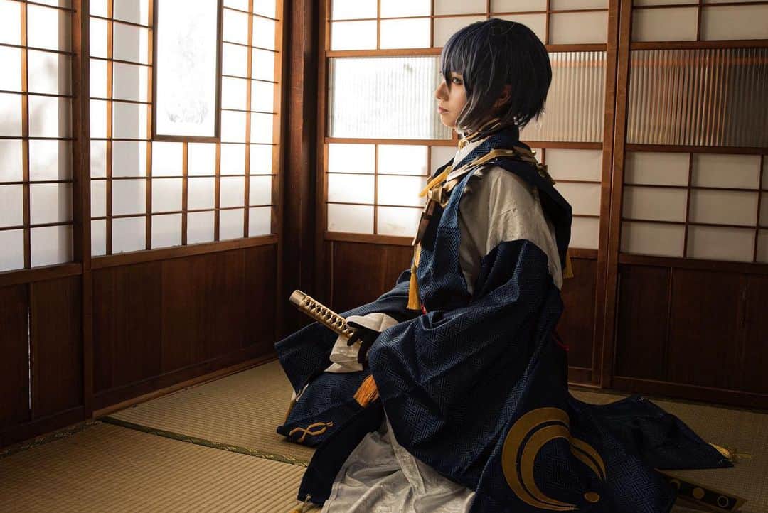秋元るいさんのインスタグラム写真 - (秋元るいInstagram)「刀剣乱舞 三日月宗近 . .  #cosplay #cosplayer #cosplayboy #toukenranbu #toukenranbucosplay #三日月宗近　#三日月宗近コスプレ #骨喰藤四郎 #骨喰藤四郎コスプレ #刀剣乱舞　#刀剣乱舞コスプレ #刀剣乱舞好きと繋がりたい #とうらぶ #cosplayphotography #cosplayofinstagram #cosplayofinstagram #和装　#狩衣　#男装　#男装メイク　#코스프레 #도검난무 #刀剑乱舞 #刀剑乱舞cos #초승달타투　#c97 #冬コミコスプレ #コミケコスプレ #comicmarket97」1月7日 12時45分 - akimoto_rui