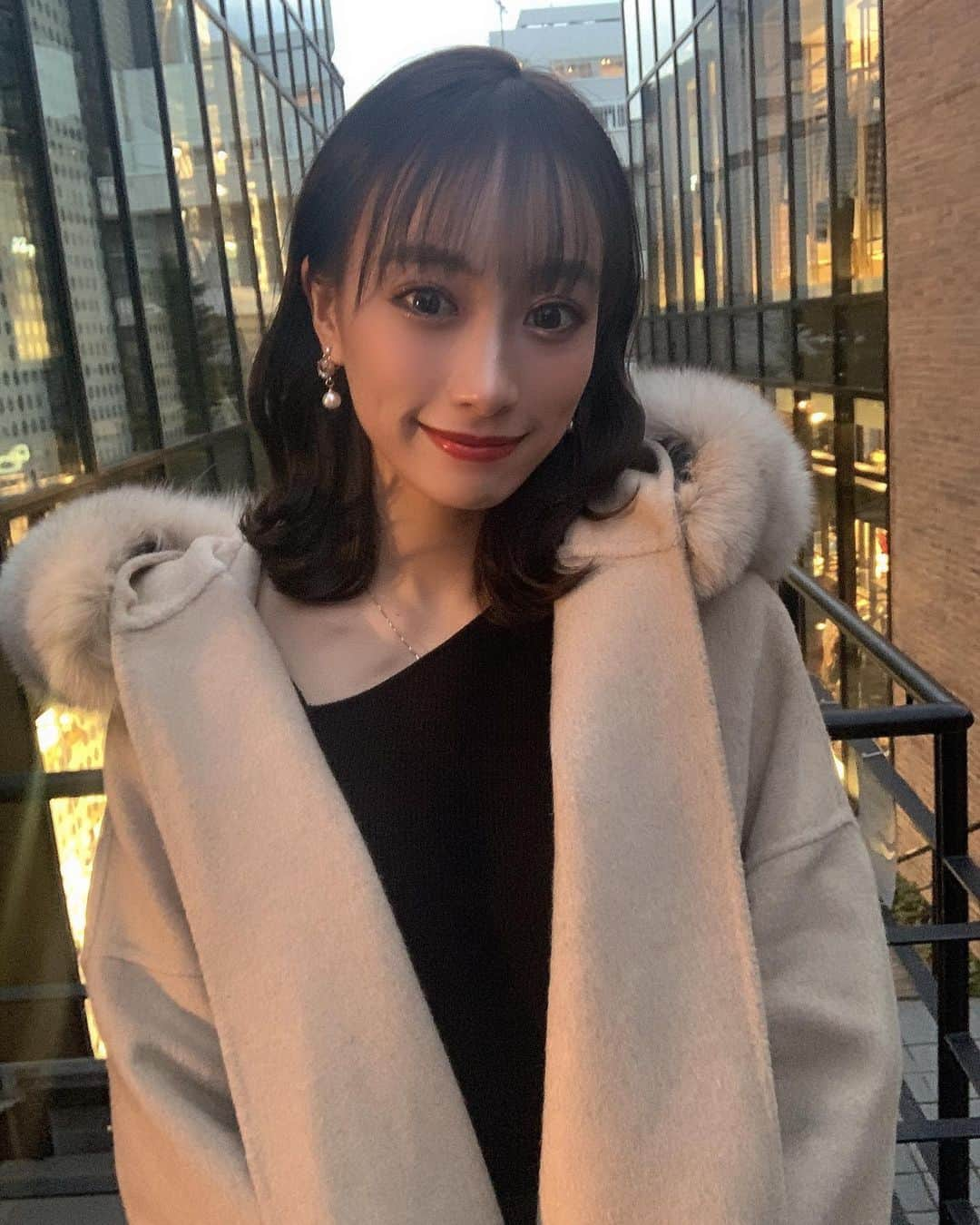 岡島彩花さんのインスタグラム写真 - (岡島彩花Instagram)「・ 昨日、昼夜ラーメン食べたら やばい胃もたれしてるよ🤧  細麺の固めがすき！  おすすめのラーメン屋さん教えて下さい♡  今日のコーデ♥︎ @selectshop.joie のコート🧥 めちゃめちゃ可愛くない？？ 着てると絶対どこのー？って聞かれる😳 フードについてるファーが可愛いんだ☺️✨ ・ #きょうのコーデ #ファッション #instafashion #fashion」1月7日 12時46分 - okajima_ayaka