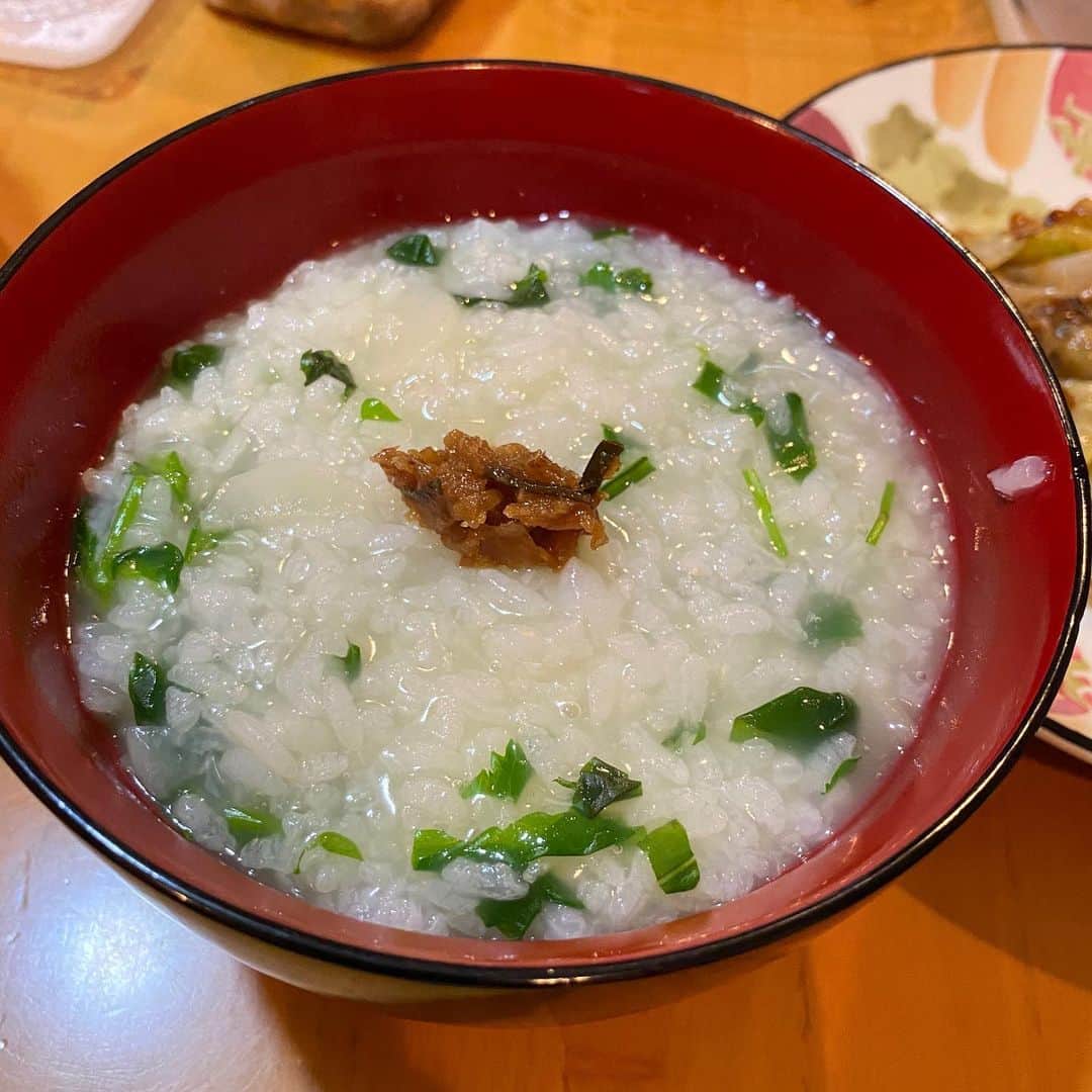 野間美由紀のインスタグラム：「七草粥いただきます。自家製の練り梅乗せて。」