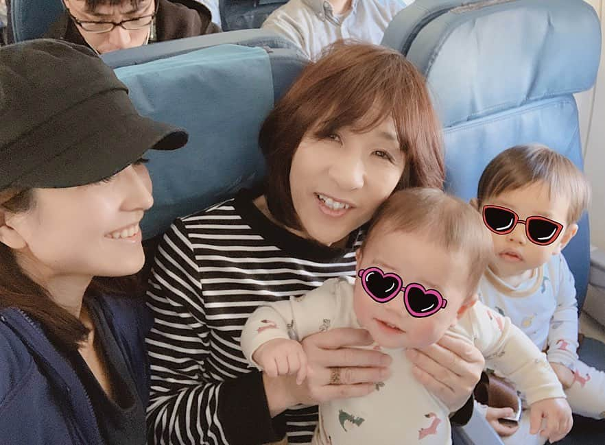 Remiさんのインスタグラム写真 - (RemiInstagram)「new year trip✈︎👩‍👩‍👧‍👦 2020年最初の旅は、母と三世代トリップ✈️ 👨🏻は仕事で来れないので諦めかけていたところ、母に背中を押してもらい、こうして一緒に旅立つことができました！  いつもと違う旅の形を三世代水入らずで楽しんできたいと思います♪  #三世代旅 #孫旅 #2y4m #0y10m」1月7日 12時51分 - remi_912