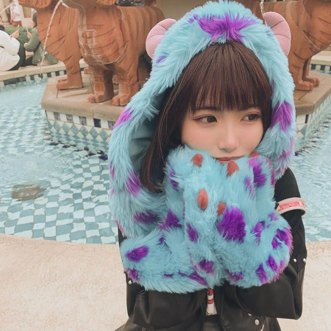 百合香（yurika）のインスタグラム：「ソアリン感動した、また乗りたい…  #ソアリン #感動 #モンスターズインク #ディズニーシー #ブラックコーデ #ディズニー #アトラクション #他撮り #ディズニーコーデ」