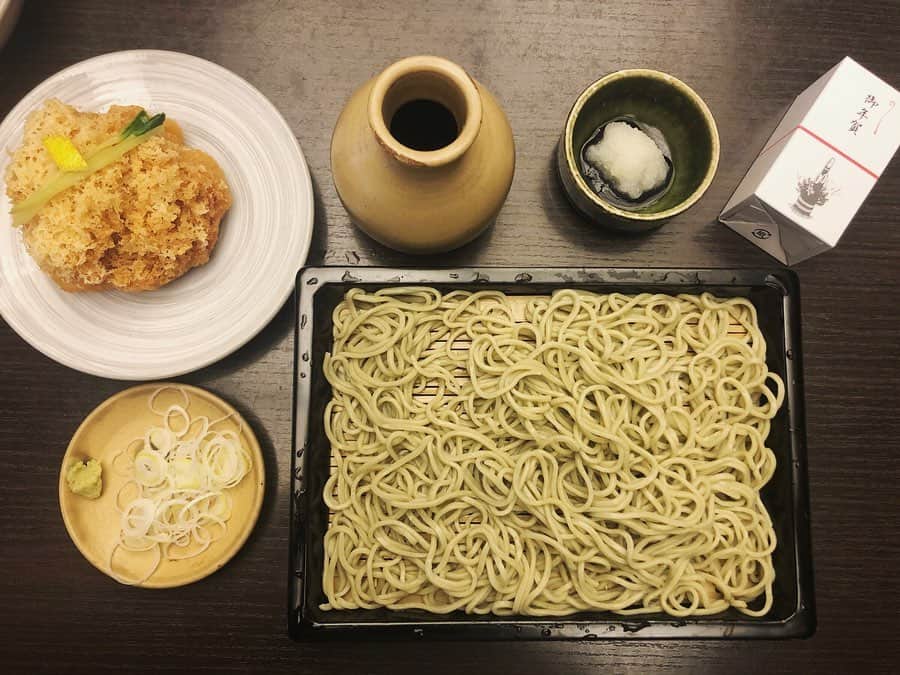 斉藤ひかりさんのインスタグラム写真 - (斉藤ひかりInstagram)「「かんだやぶそば」 昨夜テレビでもご紹介されていた老舗有名お蕎麦屋さんに行ってきました✨  今年は年越し蕎麦も食べなかったから2020年初お蕎麦😌  行列が出来るほどの人気店です✨ せいろも天だねも美味でした😊  #かんだやぶそば #老舗 #有名店 #人気店 #今年初 #お蕎麦」1月7日 13時03分 - hikarisaito1027