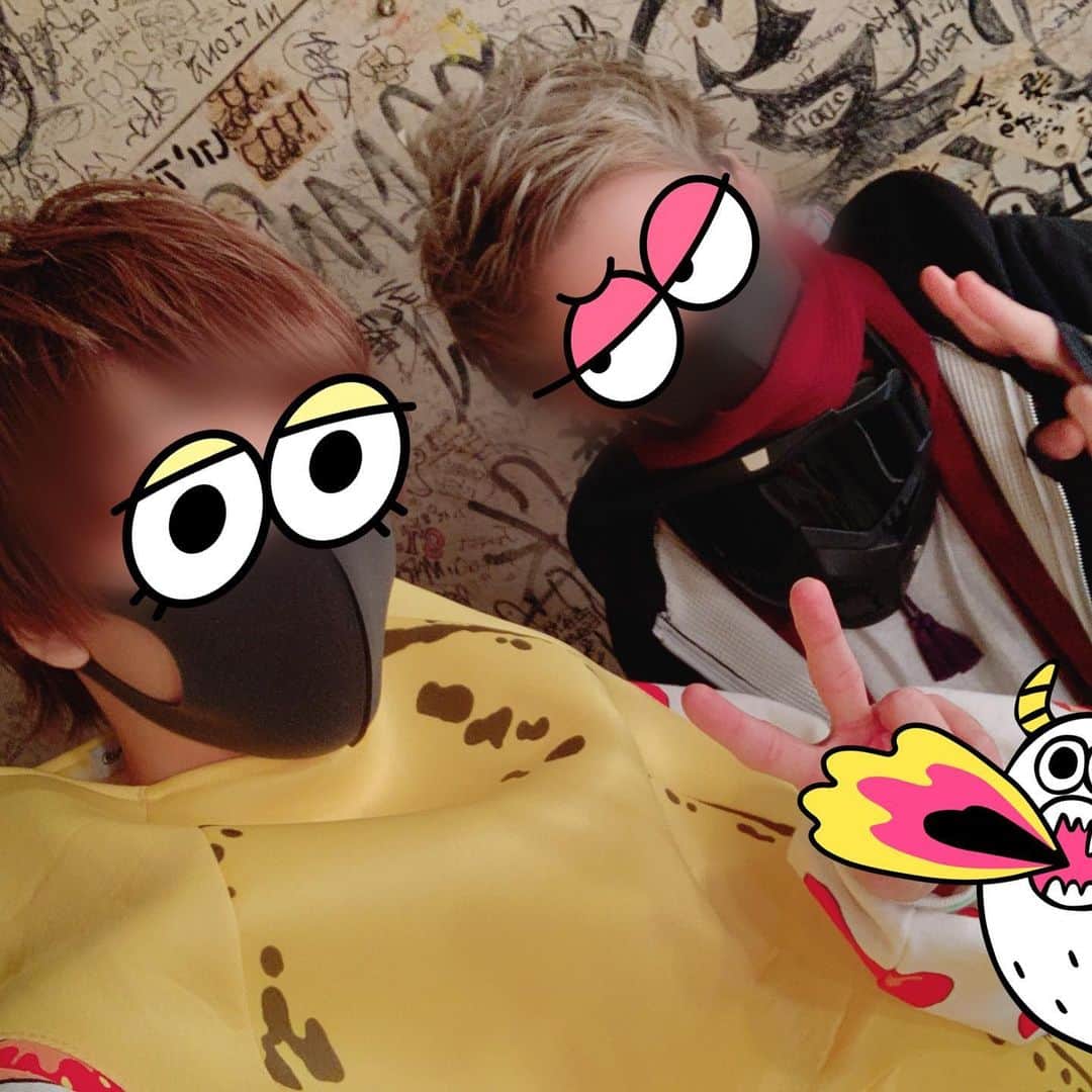 のインスタグラム：「仕方ねえからアマルとツーショット撮ったった #ぷりあま#ふたりはぷりあま#2枚目はいつ撮ったん」