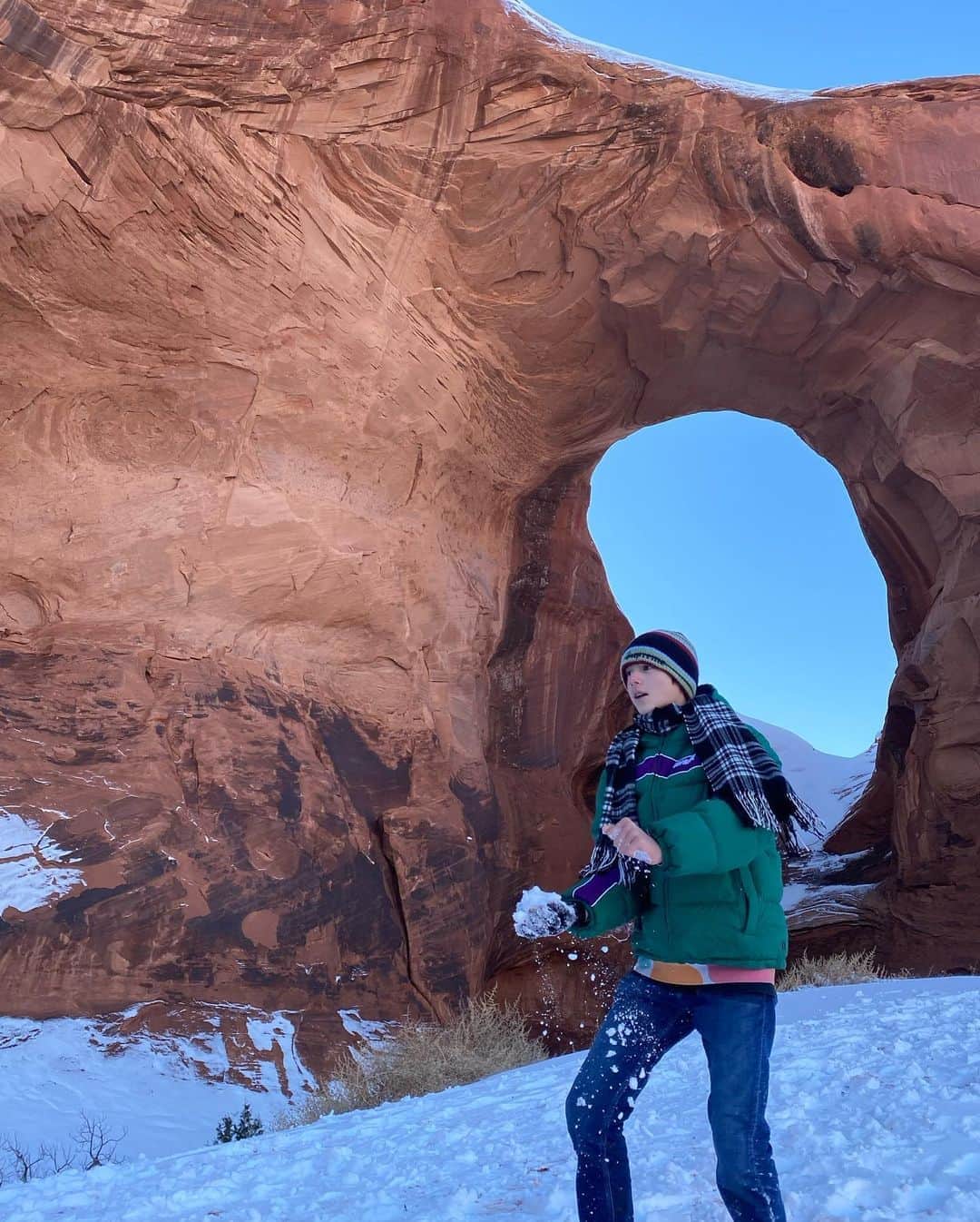 翔さんのインスタグラム写真 - (翔Instagram)「Happy New Year. I had a great road trip. I hope everyone had a good  start to the new year. 🎍明けましておめでとうございます🎍 皆さんはどのような新年を迎えられましたか？ 我が家は1週間ロードトリップに出かけて大自然に癒されてきました☃️本年も宜しくお願い致します * * #roadtrip #arizona #utah #雪 #寒さがえぐい #マイナス17度 #スマホ #シャッターボタンが指を感知しない #お父さんと雪合戦してはしゃぐ #monumentvalley #archesnationalpark」1月7日 13時16分 - sho0509official