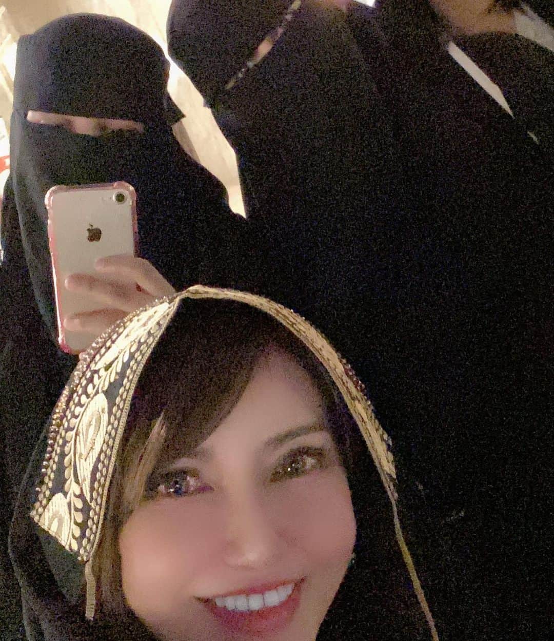 selfieneさんのインスタグラム写真 - (selfieneInstagram)「#2020年 #初旅 は #ドバイ に来ました❣️﻿ ﻿ 早速#民族衣装 で歩いてたら﻿ 「一緒に写真撮って〜」﻿ って地元の人に沢山声かけられたよ(^^)﻿ ﻿ #東洋人 珍しいのかな⁉️笑﻿ ﻿ そろそろ#魔法 を使えそう…﻿ ・﻿ 今年も沢山旅をする予感✨﻿ ﻿ ⭐️海外での資産構築方法を手に入れたい方はこちらからLINEに登録してね⭐️﻿ ↓↓↓﻿ @marigram_uu_﻿ ﻿ #海外旅行 ﻿ #海外旅行好きな人と繋がりたい ﻿ #海外移住 ﻿ #シンガポール ﻿ #魔女﻿ ﻿」1月7日 13時24分 - marigram_uu_