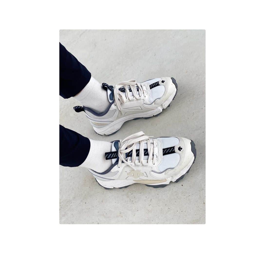 柏原明日架さんのインスタグラム写真 - (柏原明日架Instagram)「...@  上から下まで#DESCENTE お気に入りはこの、シューズ❤️ .  トレーニングウェアも カッコよくて可愛いのたくさん！注目してくださいねー！  #descente #shoes #trainingwear」1月7日 13時33分 - asuka_____official