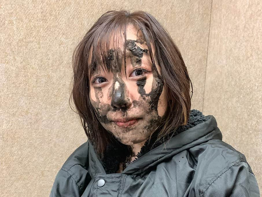 須田亜香里さんのインスタグラム写真 - (須田亜香里Instagram)「2020/01/03 新年早々顔汚れすぎな人。 #ダマされた大賞  #催眠術 #泥まみれ #どうも #1月15日発売シングル #ske48 #ソーユートコあるよね #センターの者です #1月15日発売」1月7日 14時02分 - akarisuda