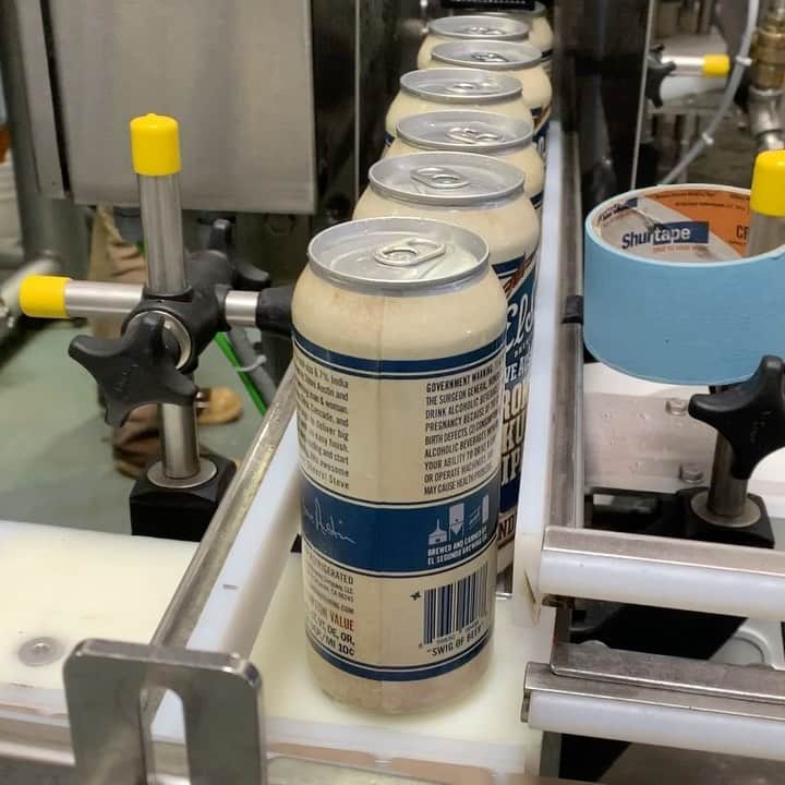 ストーン・コールド・スティーブ・オースチンのインスタグラム：「🔊⬆️🍺🍺🍺 Cheers!  @esbcbrews」