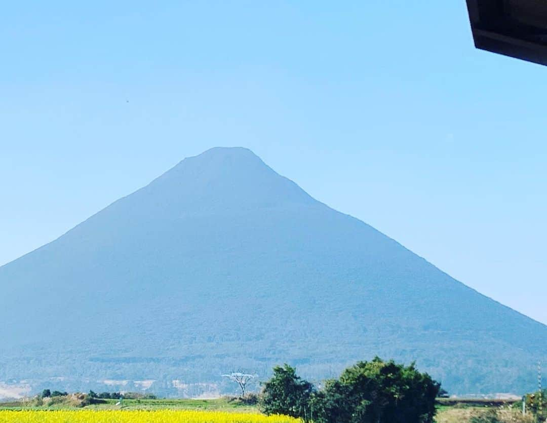 Kazukiさんのインスタグラム写真 - (KazukiInstagram)「鹿児島帰省✈️ ・ みんなの気持ちも気候も 本当にあったかくて 充実した楽しい毎日でした… ・ 鹿児島でも沢山の方にあたたかい お言葉をかけていただきました♡ ・ 本当にありがとうございました💗 ・ また家族全員で帰省します🌴✨ ・ #鹿児島帰省#年越し#初詣出#除夜の鐘#父の三回忌#同窓会#従姉妹#みんなが集まる#従姉妹旅行#家族湯#温泉#観覧車#指宿#知覧#桜島#14人大家族#お母さんありがとう#また帰省します」1月7日 14時07分 - kazuki13mama