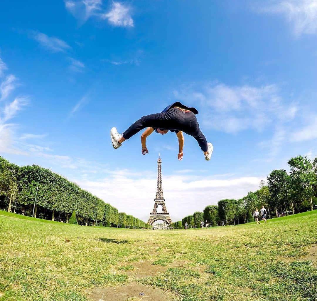 GoProさんのインスタグラム写真 - (GoProInstagram)「#TravelTuesday ✈️ 初めてのパリ + エッフェル塔。 #GoPro の広角レンズを利用して #とりあえず跳んどけ ！💨 📷 @ko_ji345 ・ ・ ・ #GoPro #GoProJP #GoProのある旅 #GoProのある生活 #海外旅行 #フランス #パリ #エッフェル塔」1月7日 19時45分 - goprojp