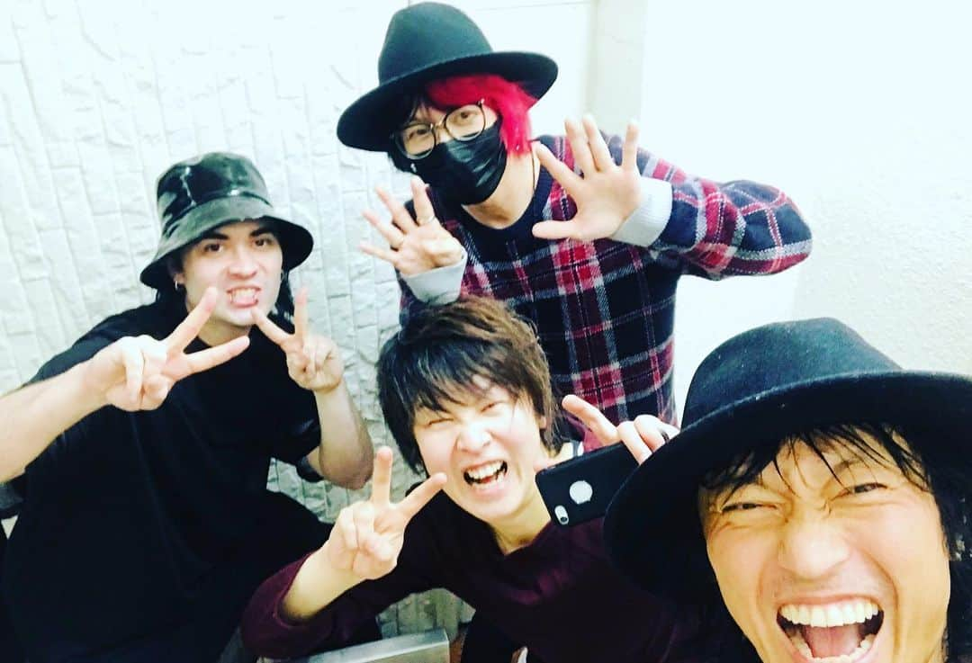 Ikuoさんのインスタグラム写真 - (IkuoInstagram)「昨日は札幌から帰ったあと日野賢二さんと村田隆行くんのセッションに遊びにいきました！ゲストにダーティーループスのヘンリックも出て素晴らしいセッションでした！そして飛び入りもさせてもらってめちゃ楽しい夜でした！！ #ikuo #日野賢二  #村田隆行 #henriklinder  #dirtyloops」1月7日 14時15分 - ikuobass