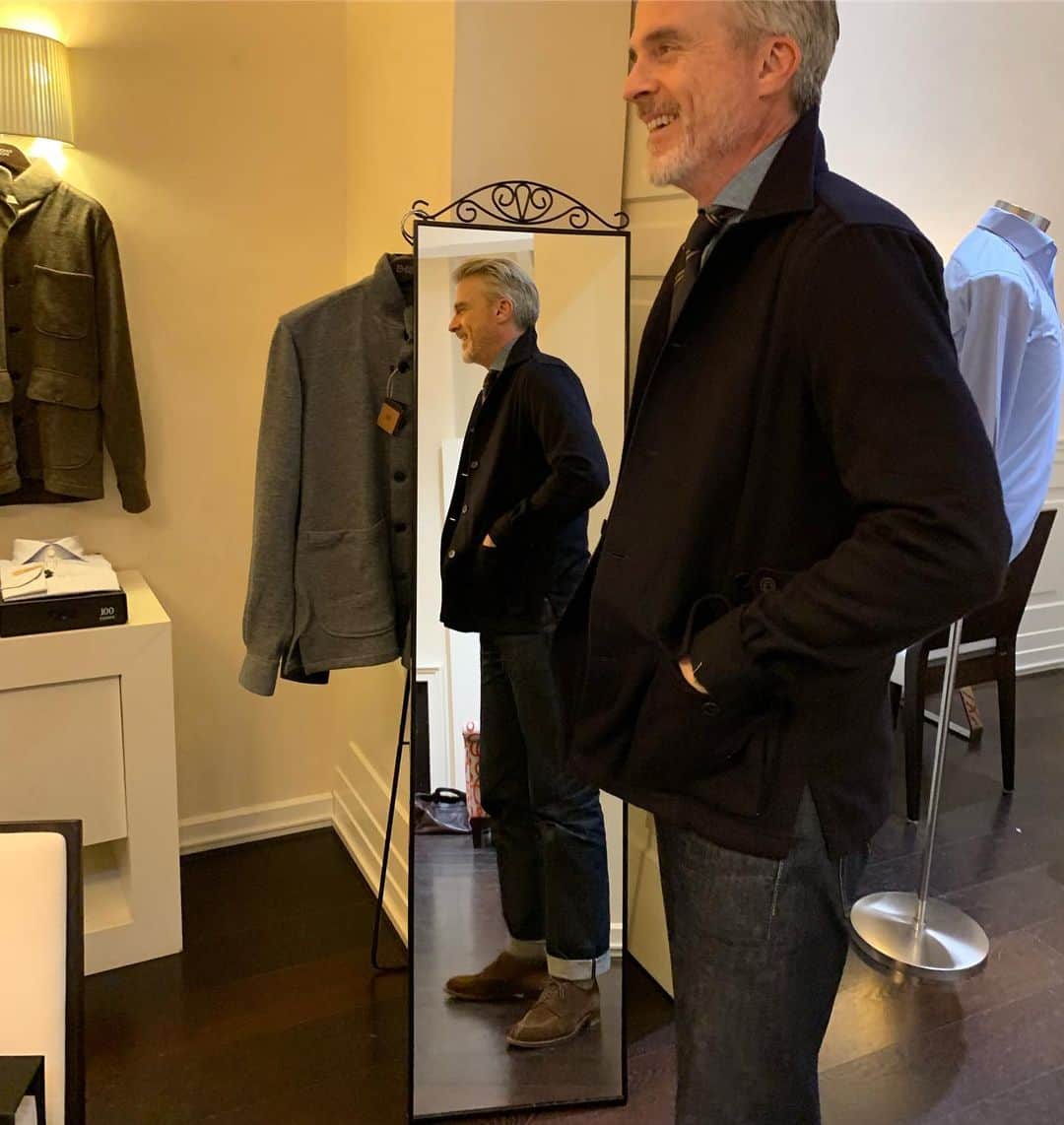 のインスタグラム：「Relax and elegant!  @100hands many types of casual shirts outer with pocket！  ジャージーウールやカシミアのシャツアウターは素材の上質感とラフな感じがグッドバランス！  デニムに羽織るだけでサマになる。  #100hands」