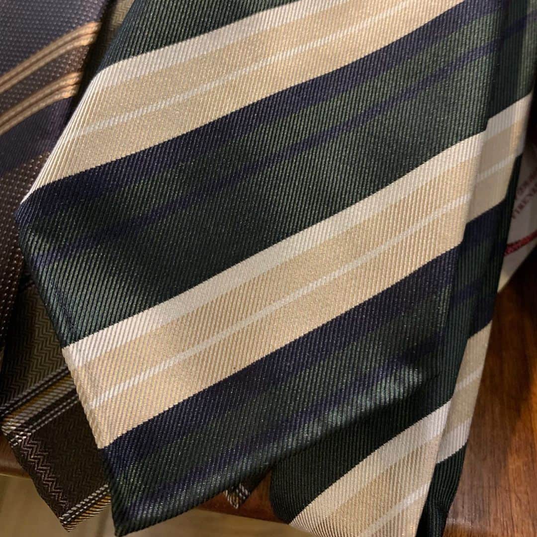 MEN'S EX 男性総合ファッション誌『メンズ・イーエックス』公式アカウントさんのインスタグラム写真 - (MEN'S EX 男性総合ファッション誌『メンズ・イーエックス』公式アカウントInstagram)「@sevenfoldfirenze ☑️beautiful print on jacquard fabric. ☑️unique vintage printed pattern ☑️ double face ☑️vintage pattern like scarf ☑️beautiful stripe color combination  #sevenfold」1月7日 14時33分 - mens_ex