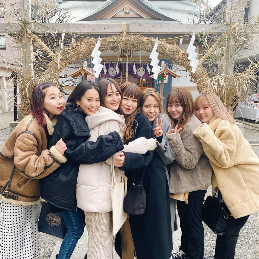 難波礼華のインスタグラム：「@homeharajuku @l_by_home @homefukuoka  2020年の御祈祷完了⛩ 予約の兼ね合いもあってこのメンバーで参列☺️ 御祈祷御祓したし今年も完璧じゃ！！ 皆さんに喜んでもらえるようにスタッフ一同頑張るので2020年もHOME各店よろしくお願いします❤️❤️❤️」