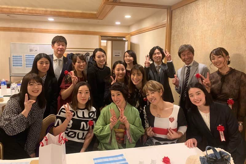 笹原優美さんのインスタグラム写真 - (笹原優美Instagram)「☆ 昨日は、スポーツビズ 2020 『スポーツをチカラに。』 新年発表会がありました！！ 東京オリンピックイヤーということで🗼 スポーツビズ所属アスリート含め、 ご参加いただいた皆さんのスポーツに対する 熱い想いがより溢れる会でした😊🔥 . 会の後はアスリート懇親会があり、 ゴルフ以外の競技の方々と交流ができて とても楽しかったです☺️✨ スポーツビズファミリーとして 良い活躍ができるように今シーズンも頑張ります😍⛳️！ . #スポーツビズ #スポーツをチカラに ◉現役選手 #池田大亮　さん #大場美和　ちゃん #北村響　ちゃん #田南部夢叶　ちゃん #中山楓奈　さん #藤井かすみ　さん #三浦桃香　ちゃん #宮田成華　ちゃん #笹原優美 ◉文化人 #青木愛　さん #伊藤みき　さん #岩崎恭子　さん #上村愛子　さん #大西将太郎　さん #荻原次晴　さん #小谷実可子　さん #千葉真子　さん #勅使川原郁恵　さん #寺川綾　さん #廣田遥　さん #本田武史　さん #三井梨紗子　さん #八木沼純子　さん ◉指導者 #阿波野秀幸　さん #長谷川誠　さん」1月7日 14時45分 - yumi_sasahara_official