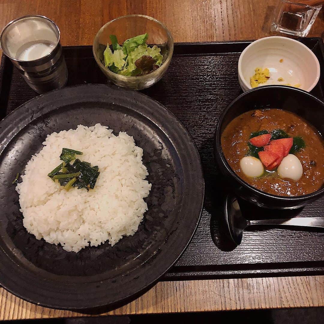 sakincho1028さんのインスタグラム写真 - (sakincho1028Instagram)「並んでる時は﻿ 絶対にスパイスキーマを食べると決めてたのに﻿ 座った瞬間、﻿ ほうれん草カレーで🍛🦍 ﻿ って言ってしまい﻿ 後から間違えた！😶と思ったけど﻿ おいしかった🌼🌼🌼﻿ ほうれん草カレー好き。☺️﻿ でも次はキーマをやはり食べたいです。﻿ お休みの日のお昼ご飯を楽しめた時間。🍛﻿ ﻿ #休日」1月7日 14時53分 - sakincho1028