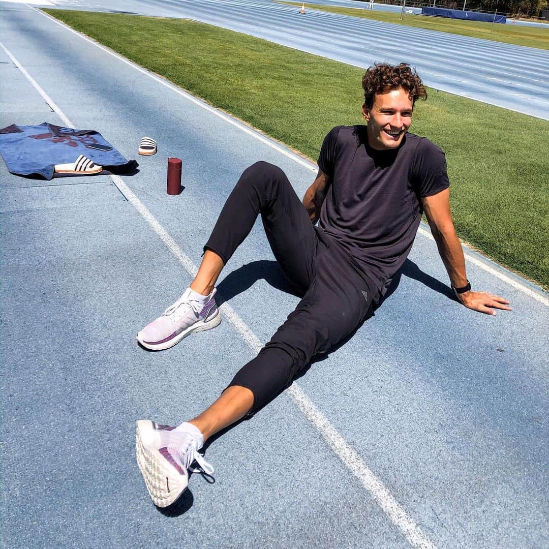 カーティス・マーシャルのインスタグラム：「Just happy I’m still in one piece 😁」