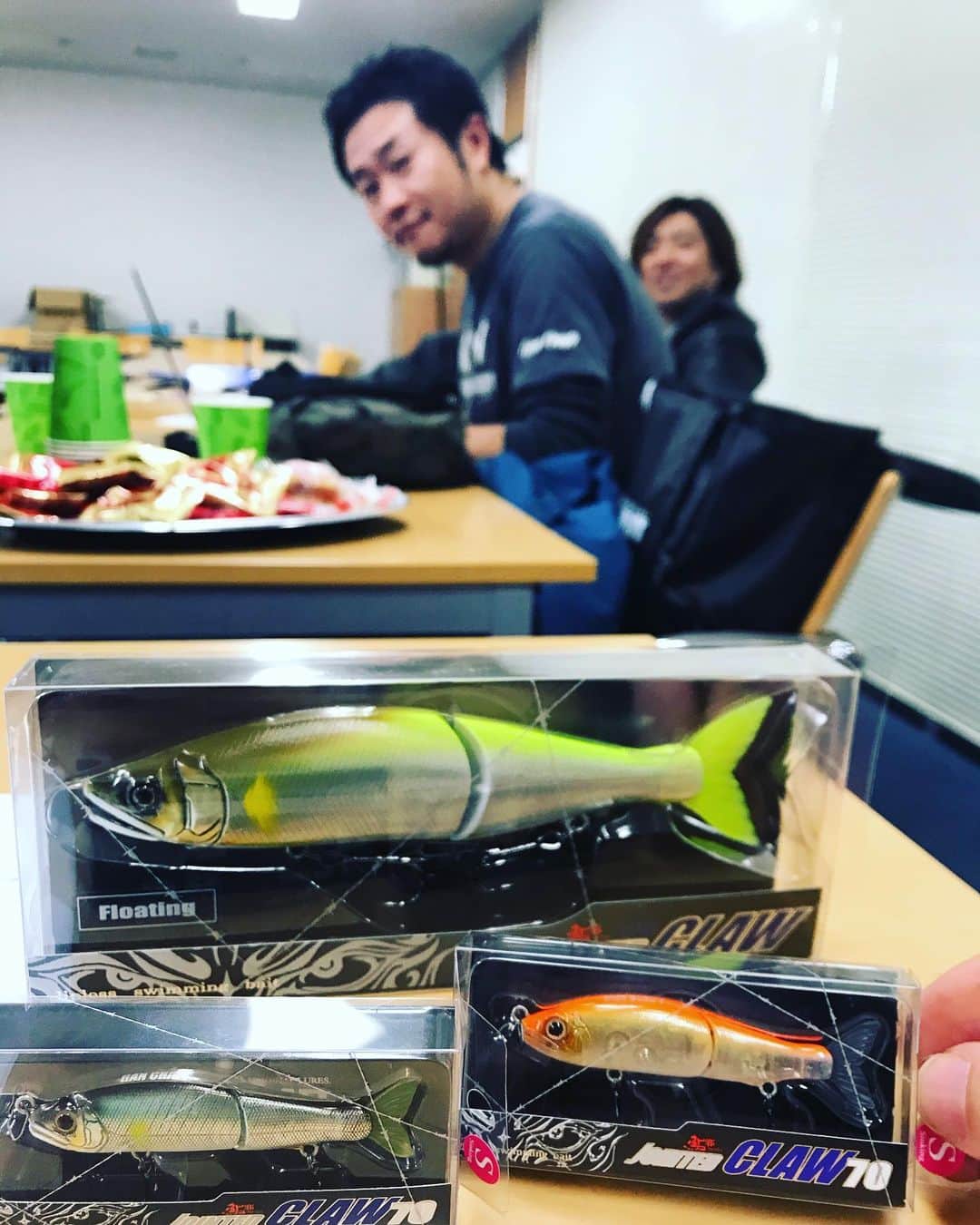 井手大介のインスタグラム：「ジョインテッドクローのちっこいやつめちゃくちゃかわいい！平岩さんご出演ありがとうございました！  #もう釣れたな #gancraft #ジョイクロ　#釣りビジョン」