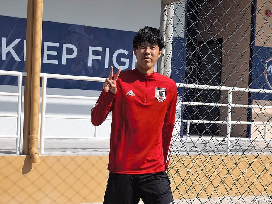 日本サッカー協会さんのインスタグラム写真 - (日本サッカー協会Instagram)「📸#U23日本代表 バンコクで初練習 ・ 1/6、AFC U23選手権タイ2020の開幕を目前に控え、試合会場のあるバンコク市内で午前中にトレーニングを行いました。 ・ 午後は、アジアサッカー連盟（AFC）主催によるチームアライバルミーティングに出席し競技規則に関する説明を受け、今大会採用されるビデオアシスタントレフェリー（VAR）を含めてチーム全体の認識を合わせました。 ・ AFC U23選手権タイ2020は、1月8日(水)に開幕。#SAMURAIBLUE （日本代表）元監督の#西野朗 監督率いる地元・タイが開幕戦でバーレーンと対戦します。日本は9日（木）サウジアラビア代表との初戦を迎えます。 ――― 🏆AFC U-23選手権タイ2020（1/8～26） 1/9 22:15 🆚U-23サウジアラビア🇸🇦 1/12 22:15 🆚U-23シリア🇸🇾 1/15 22:15 🆚U-23カタール🇶🇦 📺テレビ朝日系列/NHK-BS1 👉大会情報はJFA.jpへ #daihyo #U23日本代表 #AFCU23 ―――」1月7日 15時27分 - japanfootballassociation