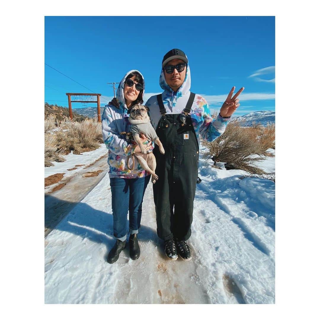 Melissa Santiagoのインスタグラム：「✌🏽 ☮️ 🐷」
