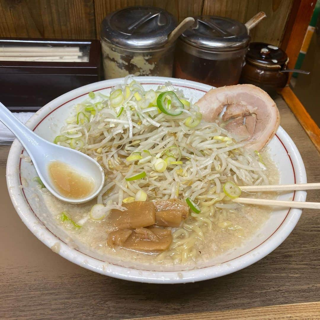 大溝清人さんのインスタグラム写真 - (大溝清人Instagram)「七草粥　ななくさがゆ ではないですが 先日食べた ニンニクくさラーメンを 載せます。  #背脂 #チャッチャ系 #弁慶 #にんにく #七草粥」1月7日 16時24分 - badboys_kiyoto93