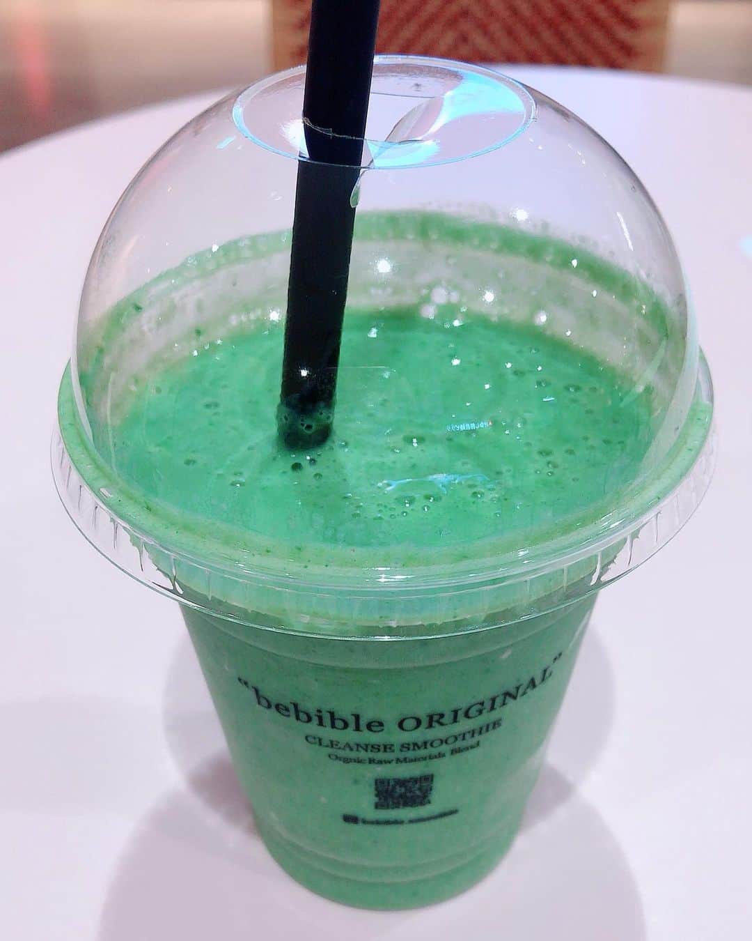 星野奏さんのインスタグラム写真 - (星野奏Instagram)「・ トレーニング後にお腹すいたから、 スムージー飲みました☘ 【エナジーグリーン】🍵 ・バナナ・豆乳・セロリ・ケールなどなど🥬ケールとか嫌いだけどスムージーなら美味しく飲めるんだよね〜😌 この場所にくりみんも良く来てるとは？！出くわしたことないねぇ（笑） ちなみに私はとんでもなく、やる気のないカッコしてるので誰も気づくことはあるまい。。。 ・ ・ #スムージー#べビブレ  #smoothie #bebible #銀座グルメ  #銀座カフェ」1月7日 16時43分 - hoshino_kanade_