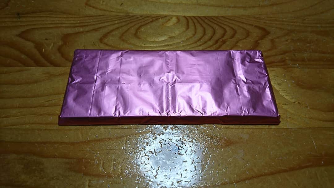 宇垣みなみ友美さんのインスタグラム写真 - (宇垣みなみ友美Instagram)「今日の仕事帰りにコンビニで #ガーナピンクチョコレート を買って来ました‼️🍫 パッケージも中に入っているアルミ包装もピンク色です‼️ ちなみにこれは、いちご味のチョコレートです‼️🍫」1月7日 17時05分 - ugamina7430
