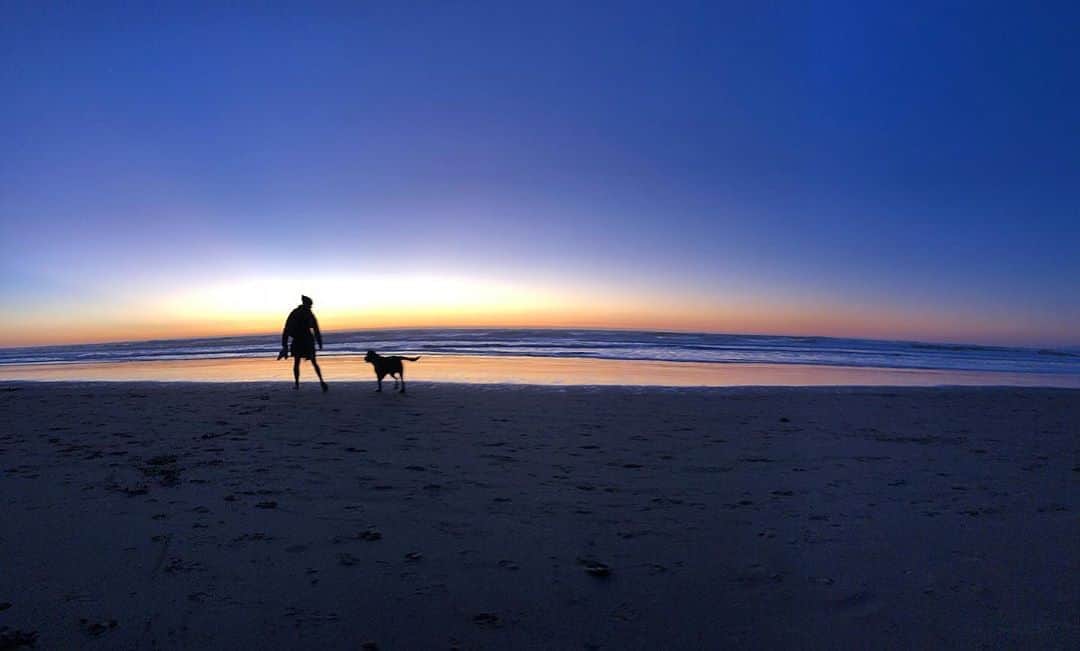 イモージェン・ケアンズのインスタグラム：「Sunset silhouettes #oceanbeach #landsend #sanfrancisco #pacificocean #california」