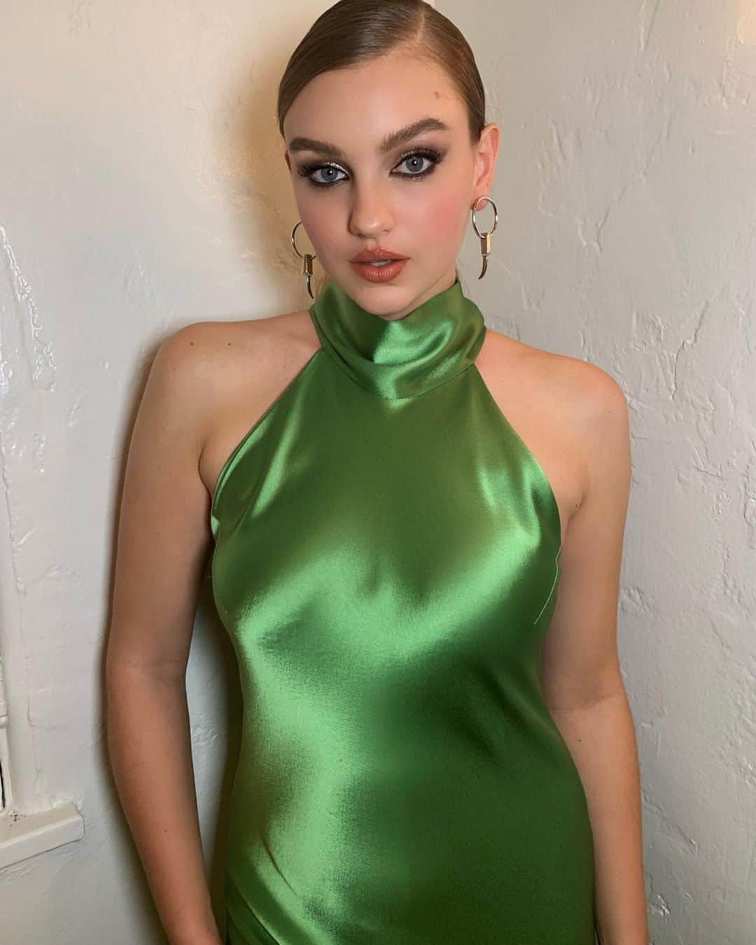 Olivia Browerさんのインスタグラム写真 - (Olivia BrowerInstagram)「Love playing dress up 💚✨ beauty by the cutie @danielepiersonsbeauty thank you @albrightfashionlibraryla for the beautiful dresses ✨💚」1月8日 3時22分 - oliviabrower_