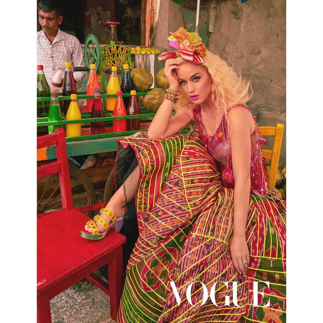 ケイティ・ペリーさんのインスタグラム写真 - (ケイティ・ペリーInstagram)「Fruit by the foot 🥭🍑🍊 @vogueindia Jan 2020  Story link in bio」1月8日 4時21分 - katyperry