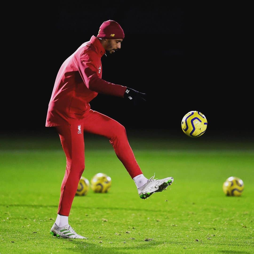 リヴァプールFCさんのインスタグラム写真 - (リヴァプールFCInstagram)「All smiles and hard work 😃 The Reds prepare for @spursofficial 💪 #LFC #LiverpoolFC」1月8日 4時45分 - liverpoolfc