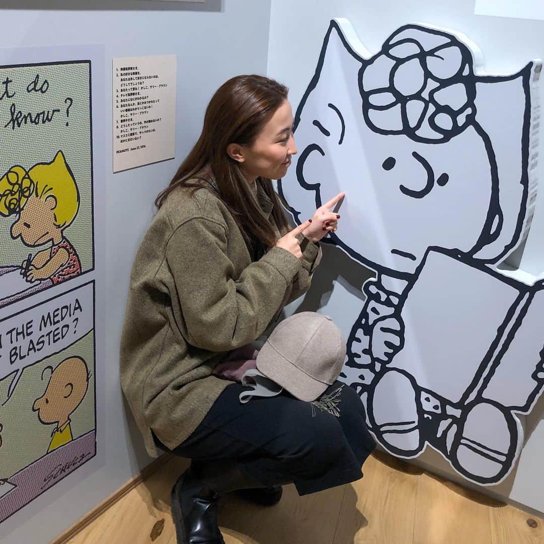 平川はる香のインスタグラム：「. 「You're a Good Man, Charlie Brown」早いもので折り返したのです。 わたしの残りの出演は11日(土)19:30と12日(日)11:30の2回。 2回だけかぁ💦寂しい😢 サリーを生きているのが楽しくて、サリーでいるのが嬉しくて、本番中は本当にあっという間に終わってしまいます。 とっても生きていやすい世界、息をしやすい世界なの。 . 今回特に、観に来てくれた方からハマり役だね！とか、そのまんま！とか、ぴったり！と言ってもらえる事が多くて、そんなこと割と初めての経験で、なんだか嬉しいけど恥ずかしいようなこそばゆいような不思議な気持ち。 わたしってこんなかなぁ？笑笑 なかでもハンガーの場面がそのまんまだって言われる。 確かにセリフになんの疑いも持ったことないから、うん。そのまんまなのかもしれない。笑笑 . . 再再演の予定もないそうなので、あと2回全力でサリーを生き抜きたいと思います！💪 ぜひこの美しいミュージカルを観にいらして下さいね🙆🏻‍♀️ . . . #すいあろ #スヌーピー#スヌーピーミュージアム#サリー」