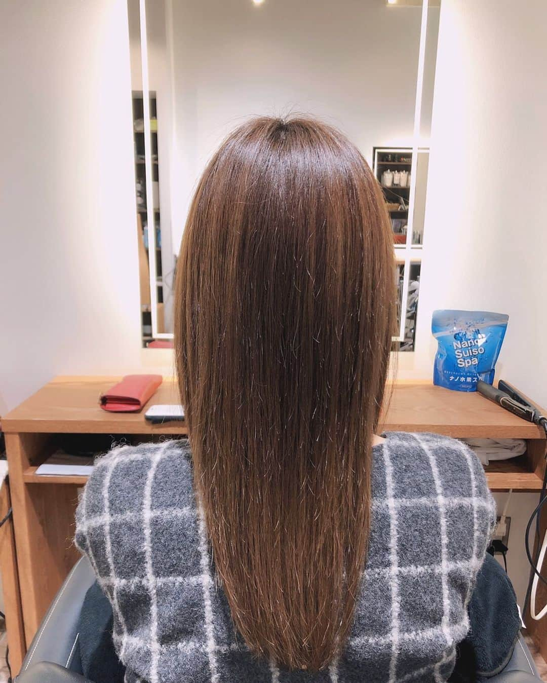 青木茉里奈さんのインスタグラム写真 - (青木茉里奈Instagram)「lolonimoc💈 炭酸泉&サブリミックトリートメントをして頂きました💆‍♀️✨ 艶と質感が全然違う💛 定期的にしたい🧡 ありがとうございました(≧∀≦)🤲🏻 ・ ・ ・ #lolonimoc #hair #treatment  #炭酸泉 #サブリミックトリートメント  #ありがとうございました #感謝」1月7日 19時58分 - marinaaoki28