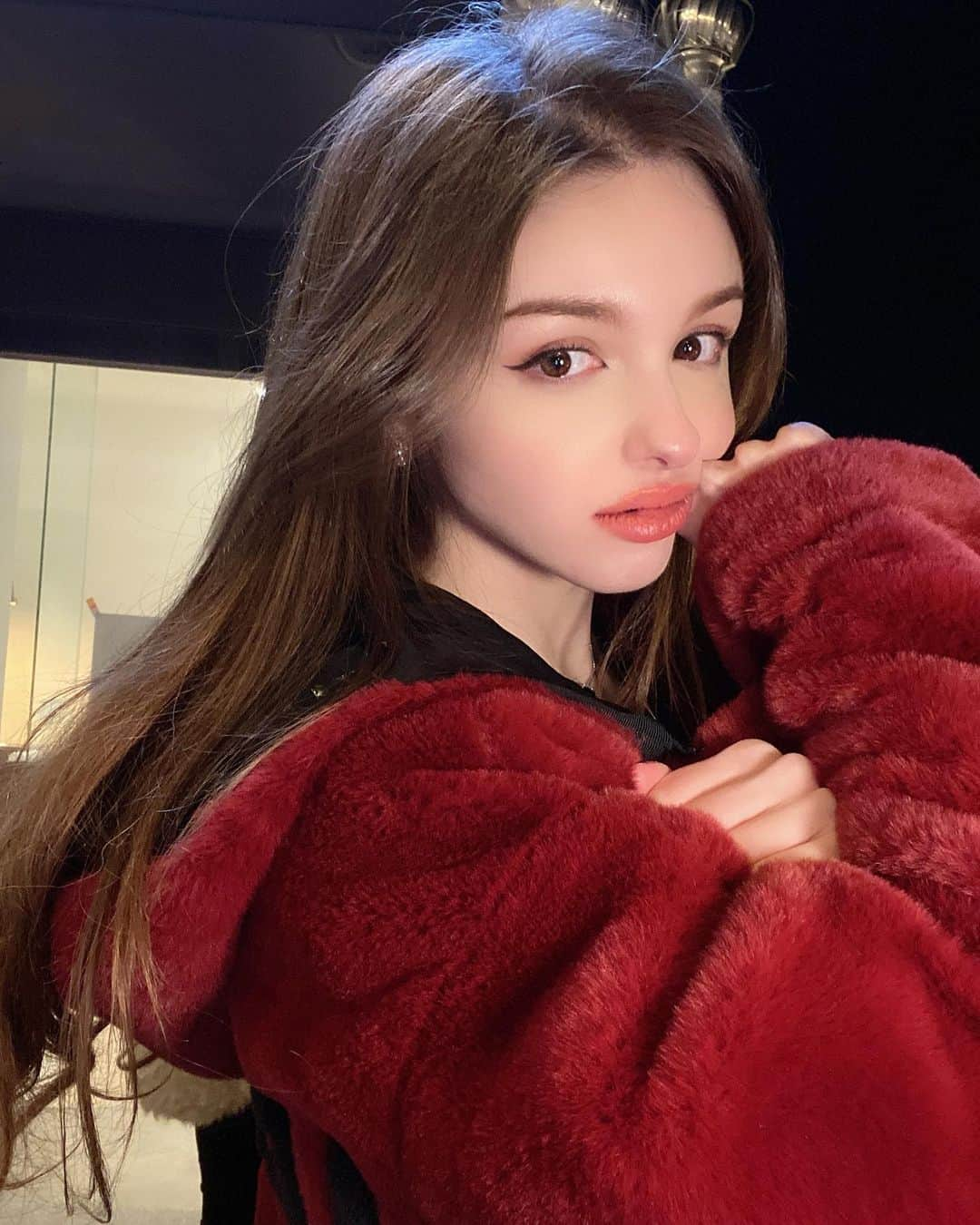 Elina 엘리나 (エリナ) さんのインスタグラム写真 - (Elina 엘리나 (エリナ) Instagram)「What are you doing now?🥰 다들 뭐해요? ? 비오는 날이네요ㅠㅠ」1月7日 20時09分 - elina_4_22