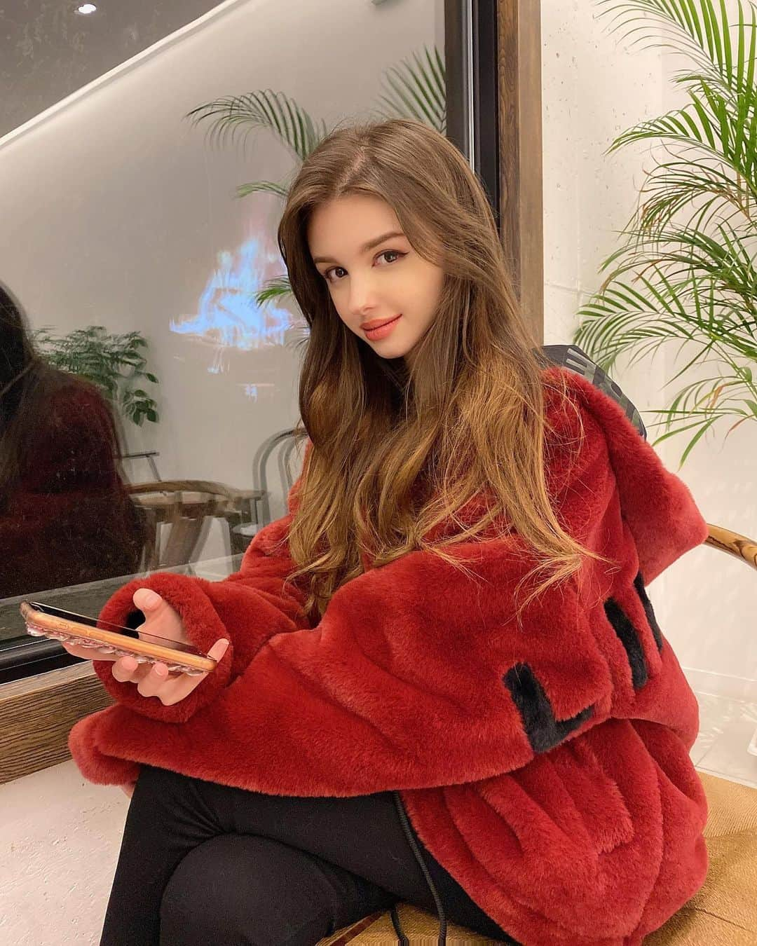 Elina 엘리나 (エリナ) さんのインスタグラム写真 - (Elina 엘리나 (エリナ) Instagram)「What are you doing now?🥰 다들 뭐해요? ? 비오는 날이네요ㅠㅠ」1月7日 20時09分 - elina_4_22