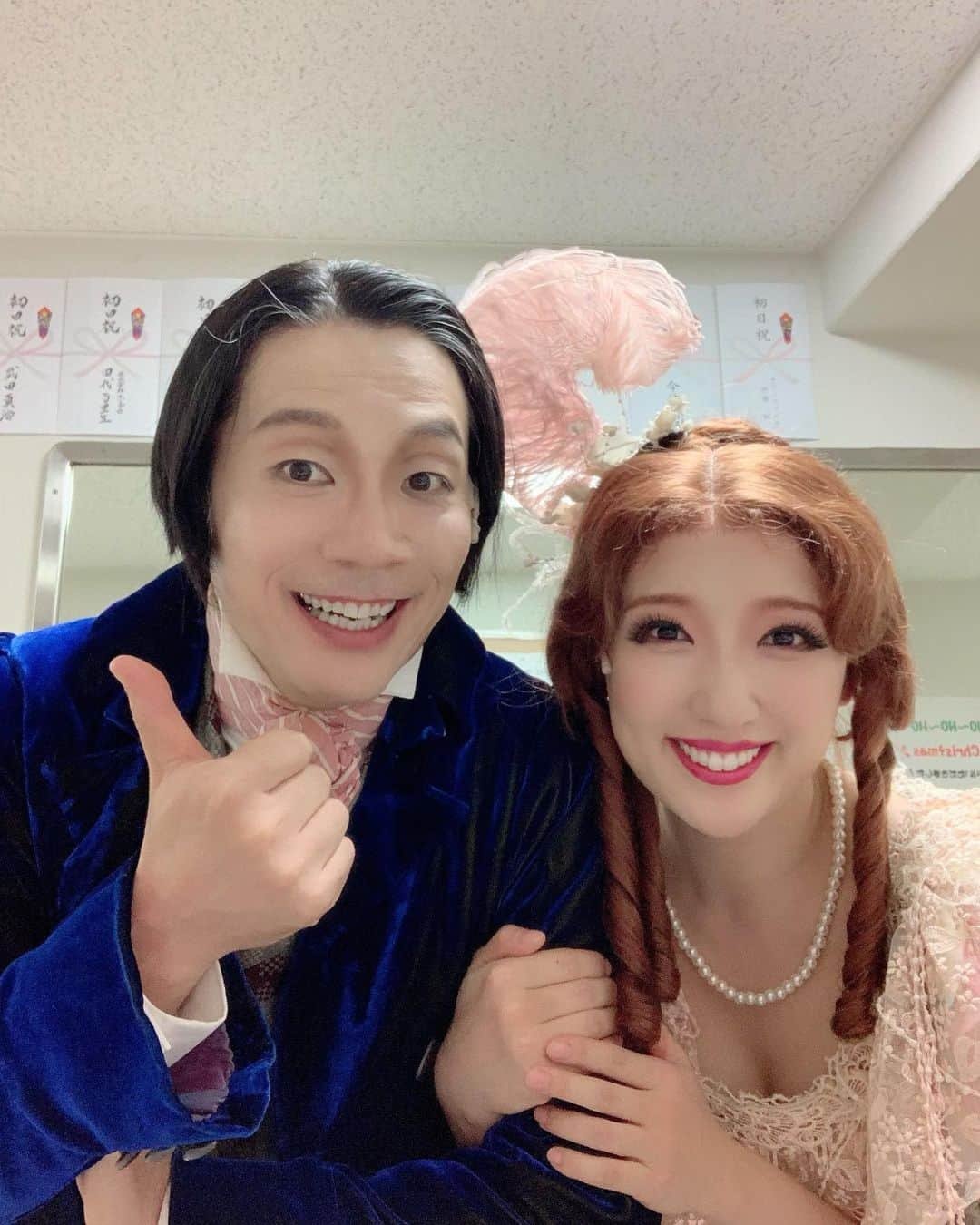 七瀬りりこさんのインスタグラム写真 - (七瀬りりこInstagram)「大変遅くなりましたが、、、 明けましておめでとう御座います❤️ 今年も宜しくお願い致します‼️ そして、少し前になりますが、  大好きなミュージカル「スクルージ」 無事に千秋楽を終える事が出来ました‼️ 支えてくださった皆様、本当にありがとうございました😊 お客様の心の温度が少しでもポカポカと上がってくれたらな❤️ と思い、公演しておりました^_^ 本当にありがとうございました❤️ #スクルージ #千秋楽 #子役ちゃん達と #相手役さんと #大好きな仲間と　❤️ #メリークリスマス #からの #明けましておめでとうございます」1月7日 20時39分 - ririkonanase