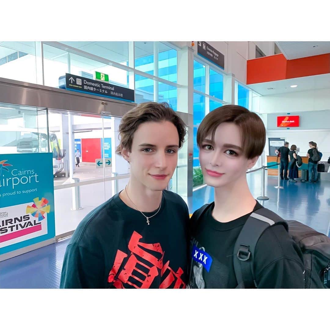 Matt（マット）さんのインスタグラム写真 - (Matt（マット）Instagram)「・ came back to Jpn safety! ケアンズ空港でロマくんと📸✨」1月7日 20時35分 - mattkuwata_official2018