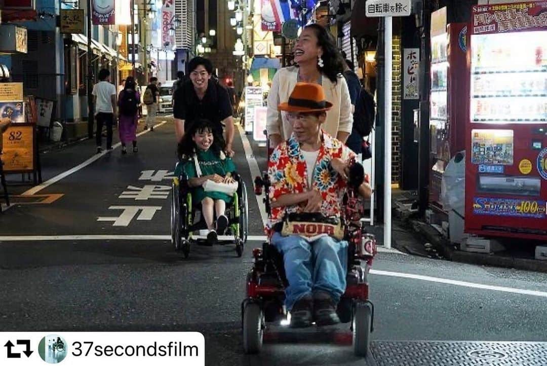 渡辺真起子さんのインスタグラム写真 - (渡辺真起子Instagram)「#repost @37secondsfilm ・・・ 🏫慶應義塾大学×『３７セカンズ』 バリアフリー上映会&トークセッション 〜障害者の自立と表現の障害〜  日時 1月14日(火) 12時30分開場/13時上映開始  場所 慶應義塾大学三田キャンパス　北館ホールにて  登壇者 岡原正幸教授 HIKARI監督(ビデオチャットにて参加) 佳山明、渡辺真起子、熊篠慶彦 MC：小沢まゆ  学生の皆様とどんなお話ができるのか、登壇者一同楽しみにしています✨  映画『３７セカンズ』は2月7日(金)〜新宿ピカデリー他全国順次公開！  公式サイト　http://37seconds.jp/ テーマソング by CHAI  #慶應義塾大学 #37セカンズ #サーティセブンセカンズ #HIKARI #心のバリアフリー #漫画女子 #漫画家 #母娘 #女性監督 #マンガ #東京 #日本 #障害者 #国際映画 #佳山明 #神野三鈴 #大東駿介 #渡辺真起子 #萩原みのり #芋生悠 #奥野瑛太 #渋川清彦 #宇野祥平 #尾美としのり #板谷由夏 #CHAI #車椅子 #車椅子ガール #車椅子女子」1月7日 20時36分 - watanabe_makiko