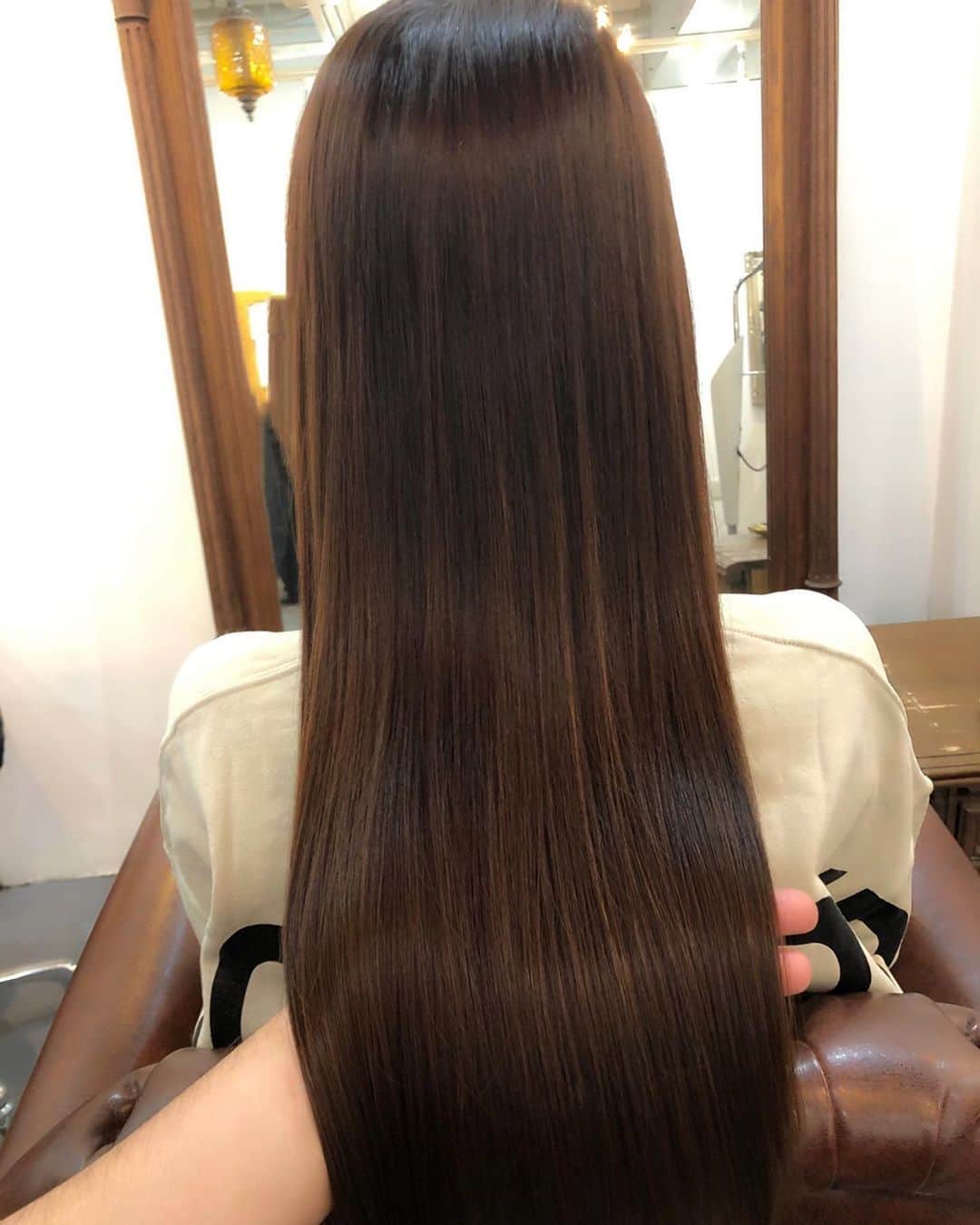 西原有紀さんのインスタグラム写真 - (西原有紀Instagram)「𝙵𝚒𝚗𝚒𝚜𝚑𝚎𝚍 𝚑𝚊𝚒𝚛 𝚕𝚒𝚔𝚎 𝚜𝚒𝚕𝚔 𝚝𝚑𝚛𝚎𝚊𝚍💇‍♀️💈 ✂︎ ✂︎ ✂︎ 絹糸のような髪の仕上がりにしてもらいました🙌 いつも有難うございます🙇‍♀️ @maisondenoche THAXX‼︎」1月7日 20時36分 - u_ki0211