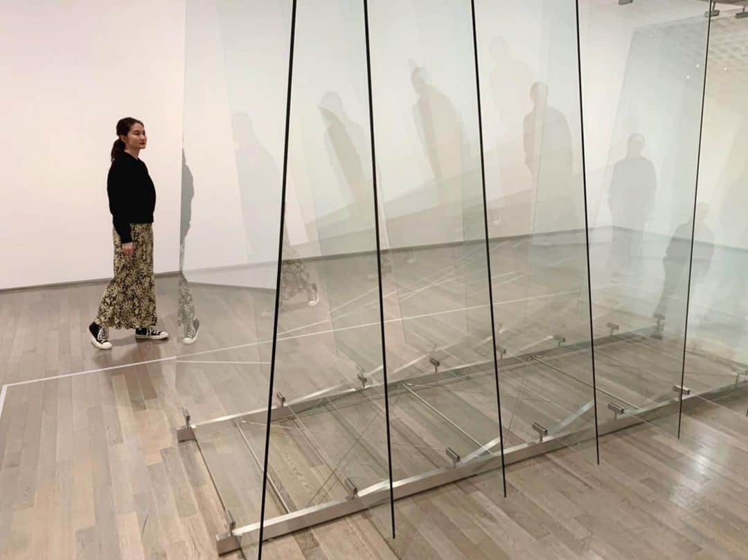 海下真夕さんのインスタグラム写真 - (海下真夕Instagram)「. 『窓展:窓をめぐるアートと建築の旅』  ゲルハルト・リヒター《8枚のガラス》 . ............................. . #窓展 #窓をめぐるアートと建築の旅  #東京国立近代美術館 #20200102  #アート #美術館」1月7日 20時37分 - kaigeworld