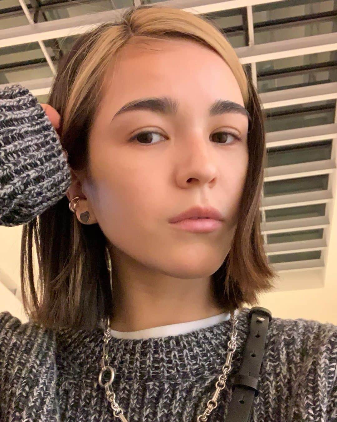 ケルク ハナのインスタグラム：「冬休み限定で前髪だけブロンドにしてたんだけど、それももう今日でサヨナラ👋」