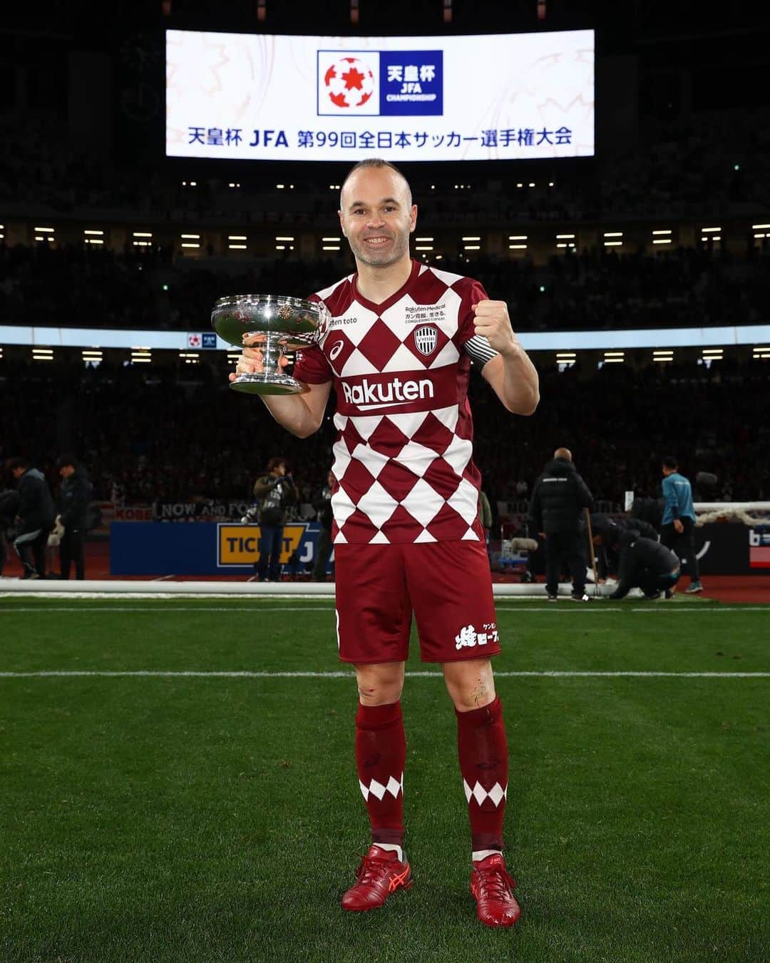 アンドレス・イニエスタさんのインスタグラム写真 - (アンドレス・イニエスタInstagram)「🏆🇯🇵♥️ @visselkobe」1月7日 20時48分 - andresiniesta8