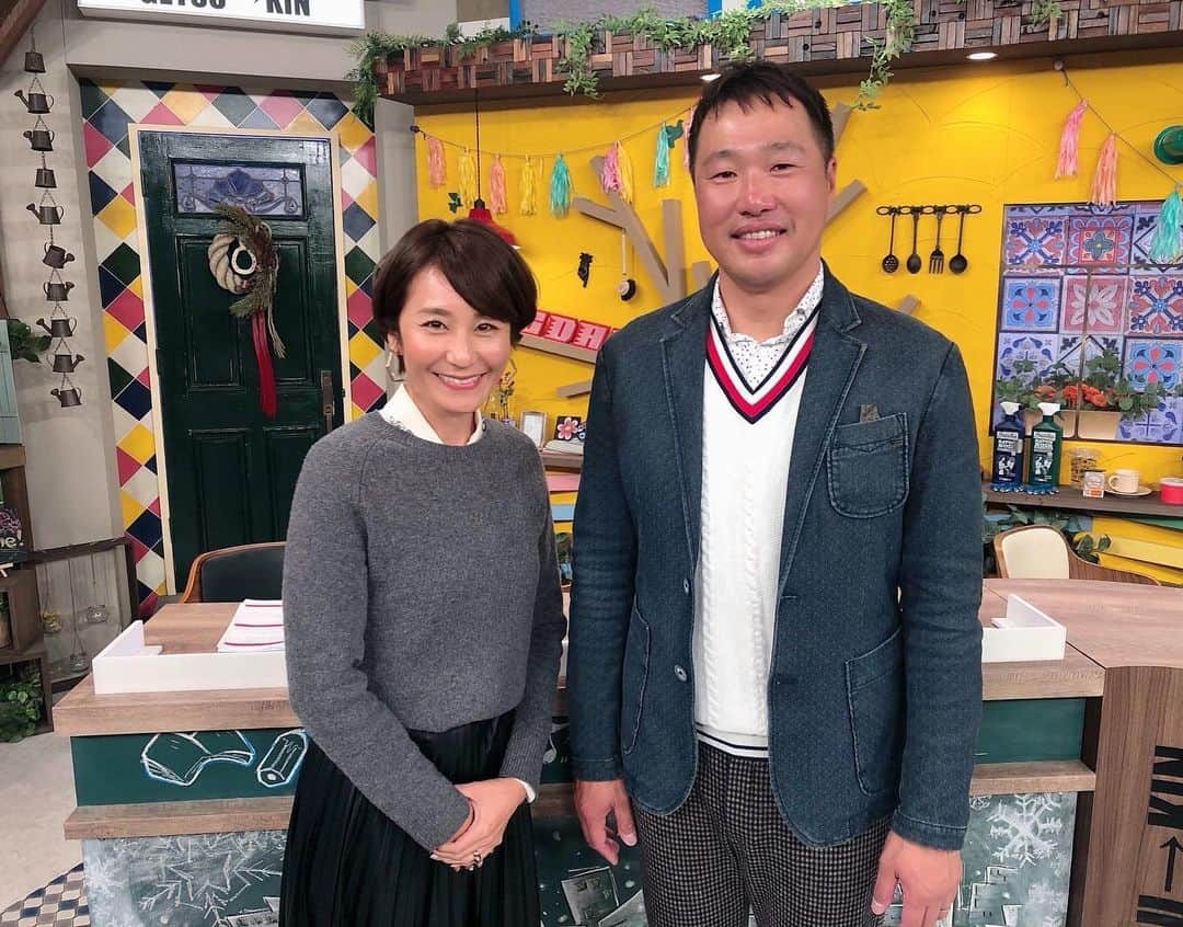 森上亜希子さんのインスタグラム写真 - (森上亜希子Instagram)「ヤバイって！マジでヤバイ！ 正しい日本語を使っていなくてすみません！ でも、それぐらい私にとっては凄い事なんです！  今日のゲツキンのゲストは19年間阪神一筋で現役生活を送り、長年大活躍された関本賢太郎さんでした！  生粋のタイガースファンとしては、最高に嬉しい日でした！  また、お話をお聞きして改めて関本選手のファンに！  いや〜素敵過ぎた！ 幸せな時間でした！ ありがとうございました！  #阪神タイガース #阪神ファン #toraco #関本賢太郎 さん #感激 #ゲツキン #tennis #テニス」1月7日 20時47分 - akiko_morigami
